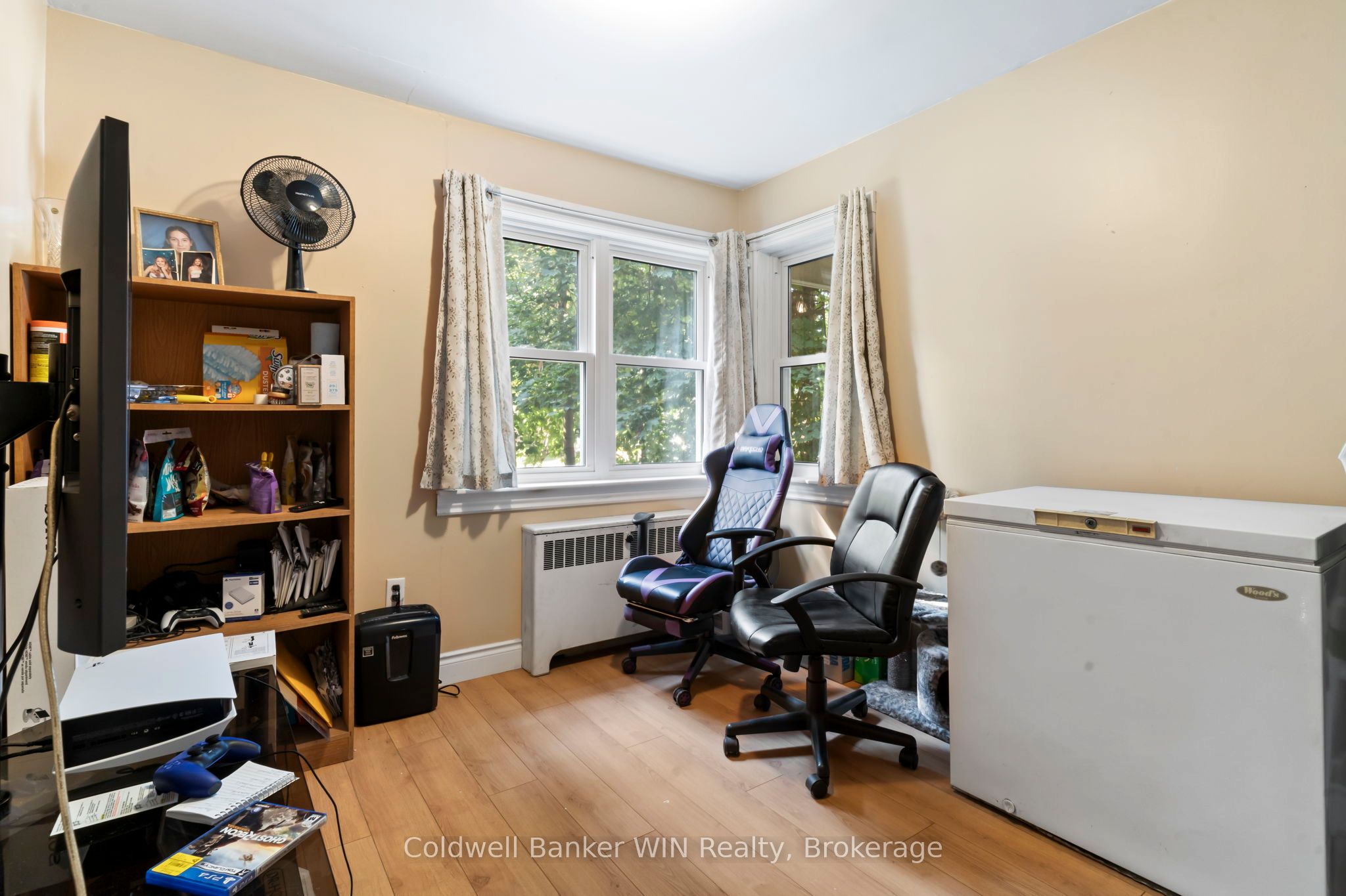 121 Queen Street W Property Photo 11