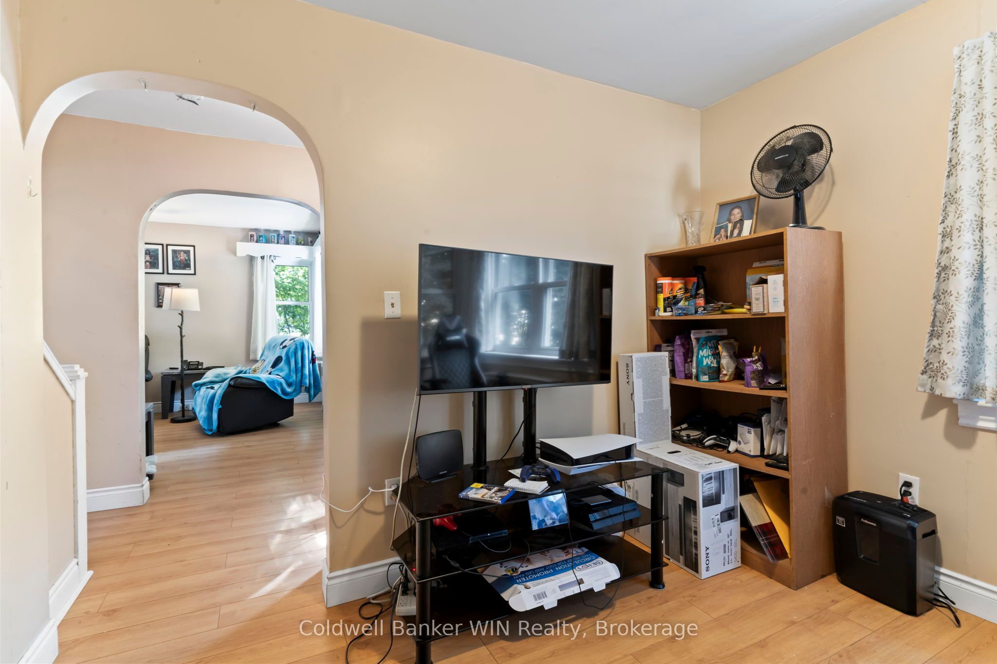121 Queen Street W Property Photo 12