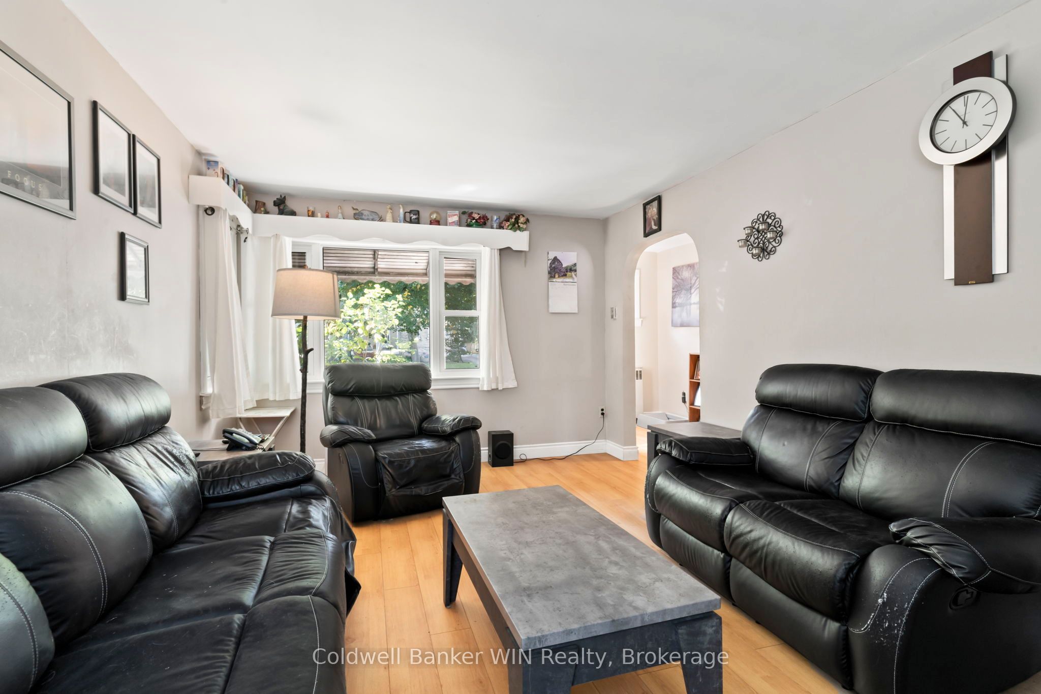 121 Queen Street W Property Photo 13