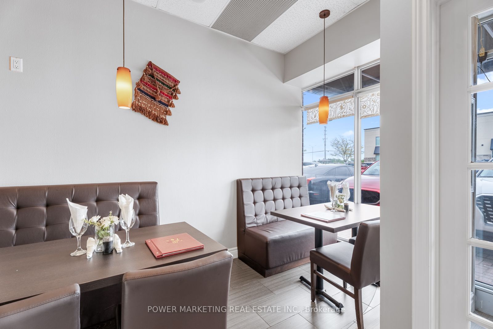 2900 Woodroffe Ave Property Photo 6