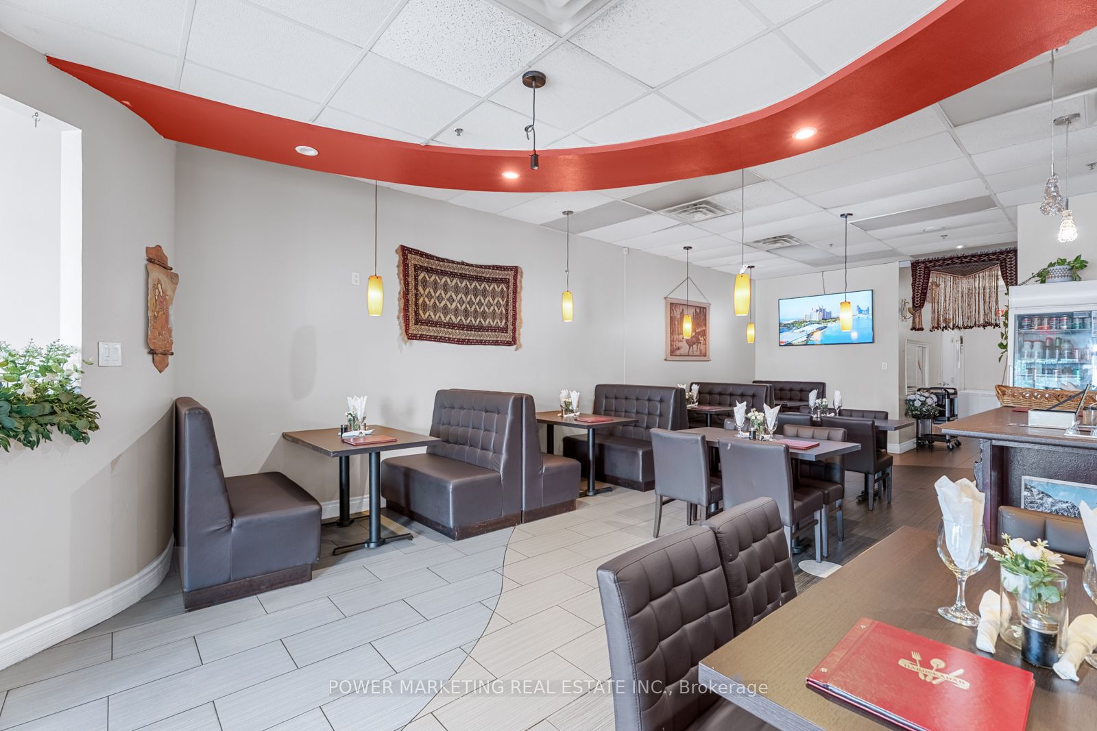2900 Woodroffe Ave Property Photo 10