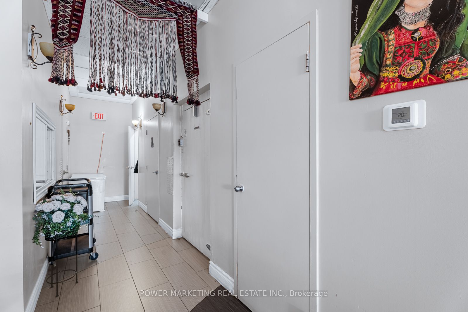 2900 Woodroffe Ave Property Photo 20
