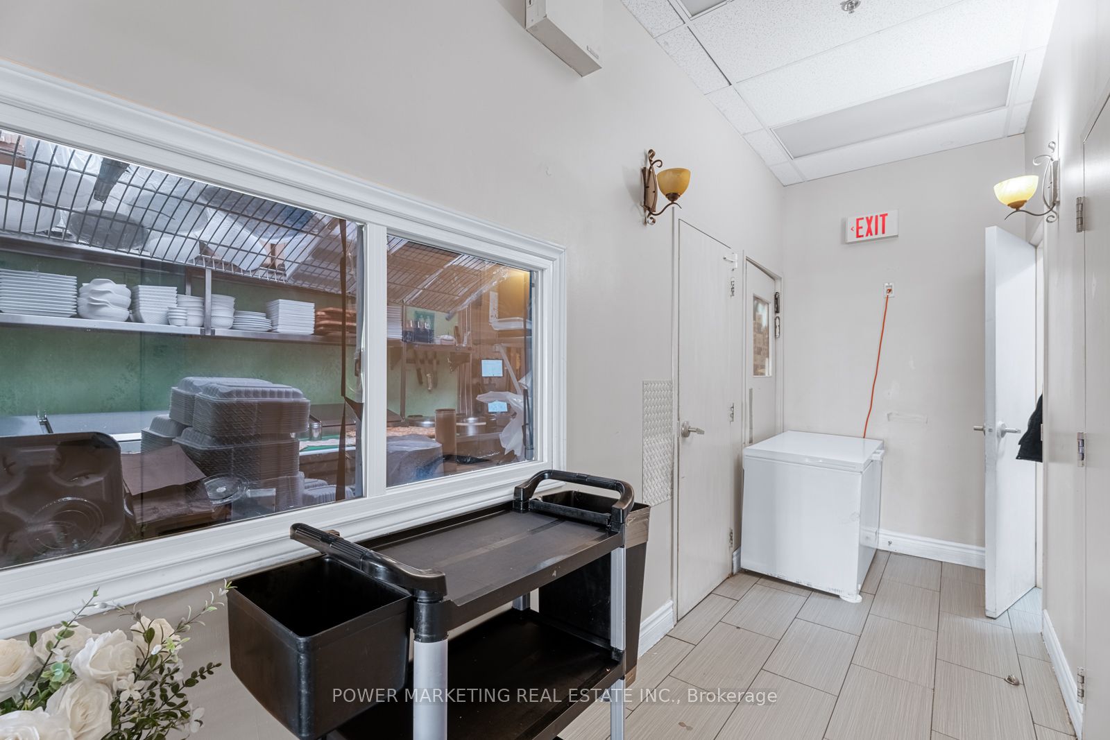2900 Woodroffe Ave Property Photo 22