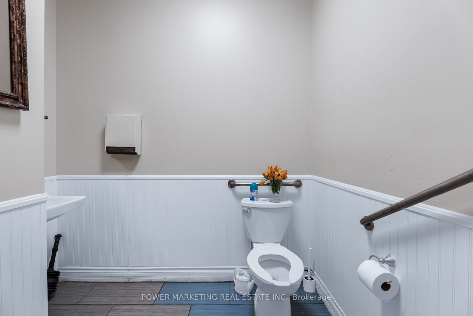 2900 Woodroffe Ave Property Photo 24