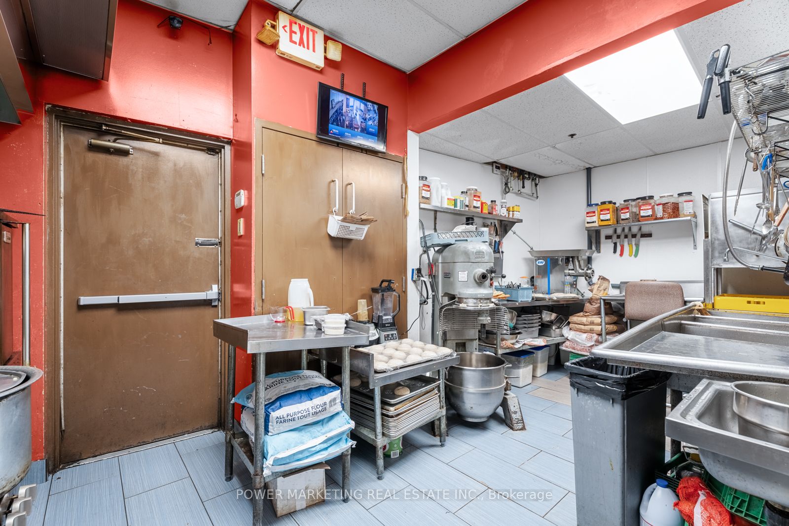 2900 Woodroffe Ave Property Photo 29