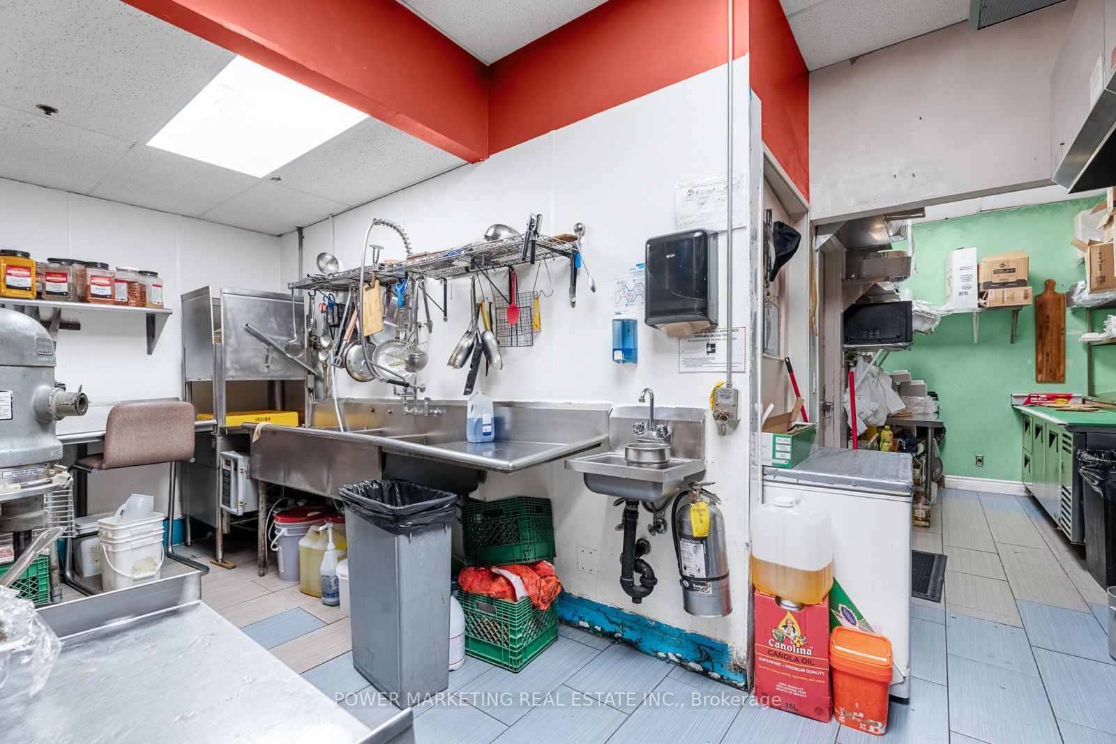 2900 Woodroffe Ave Property Photo 30