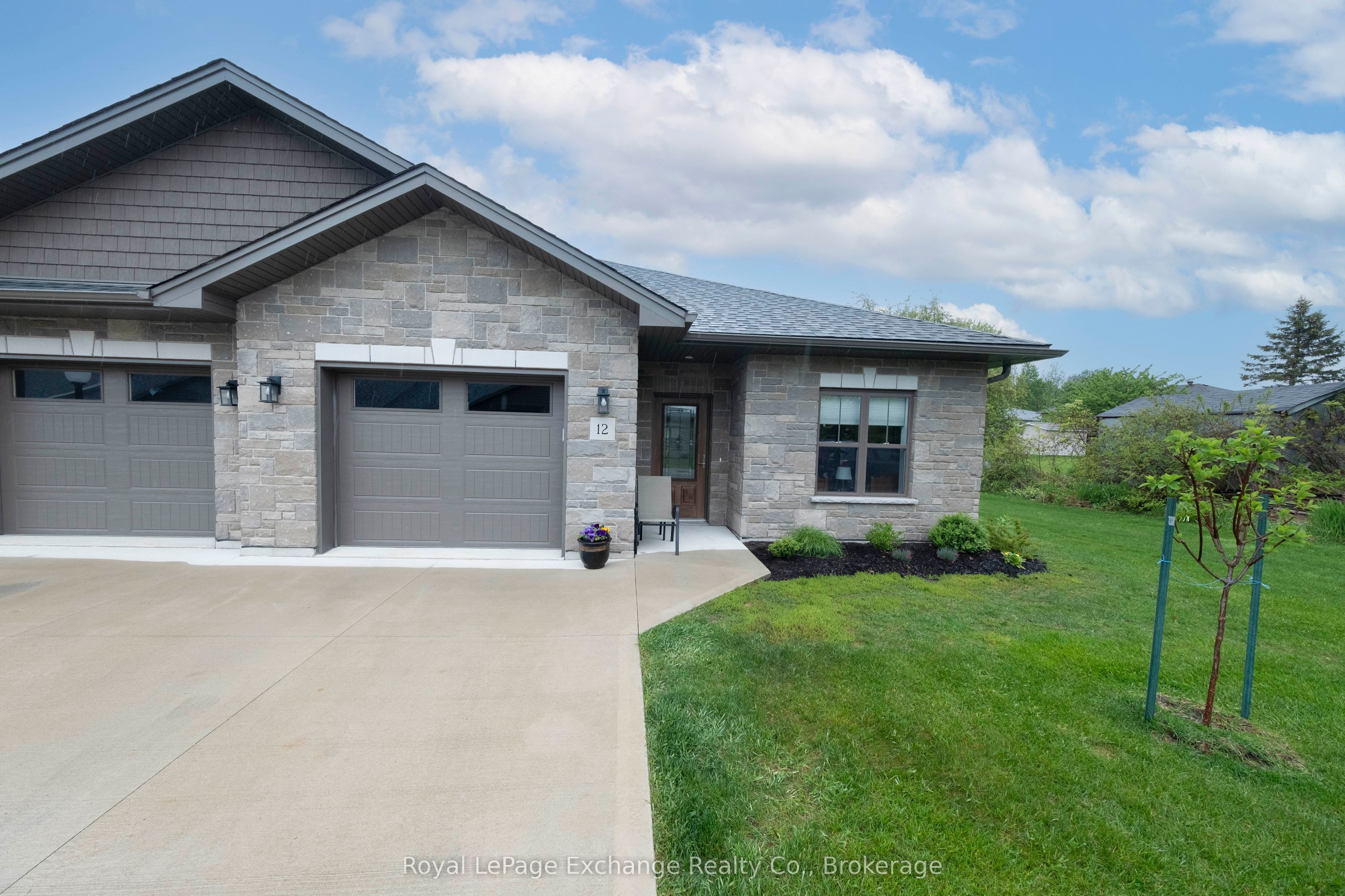#12 - 775 Campbell Avenue Property Photo 1
