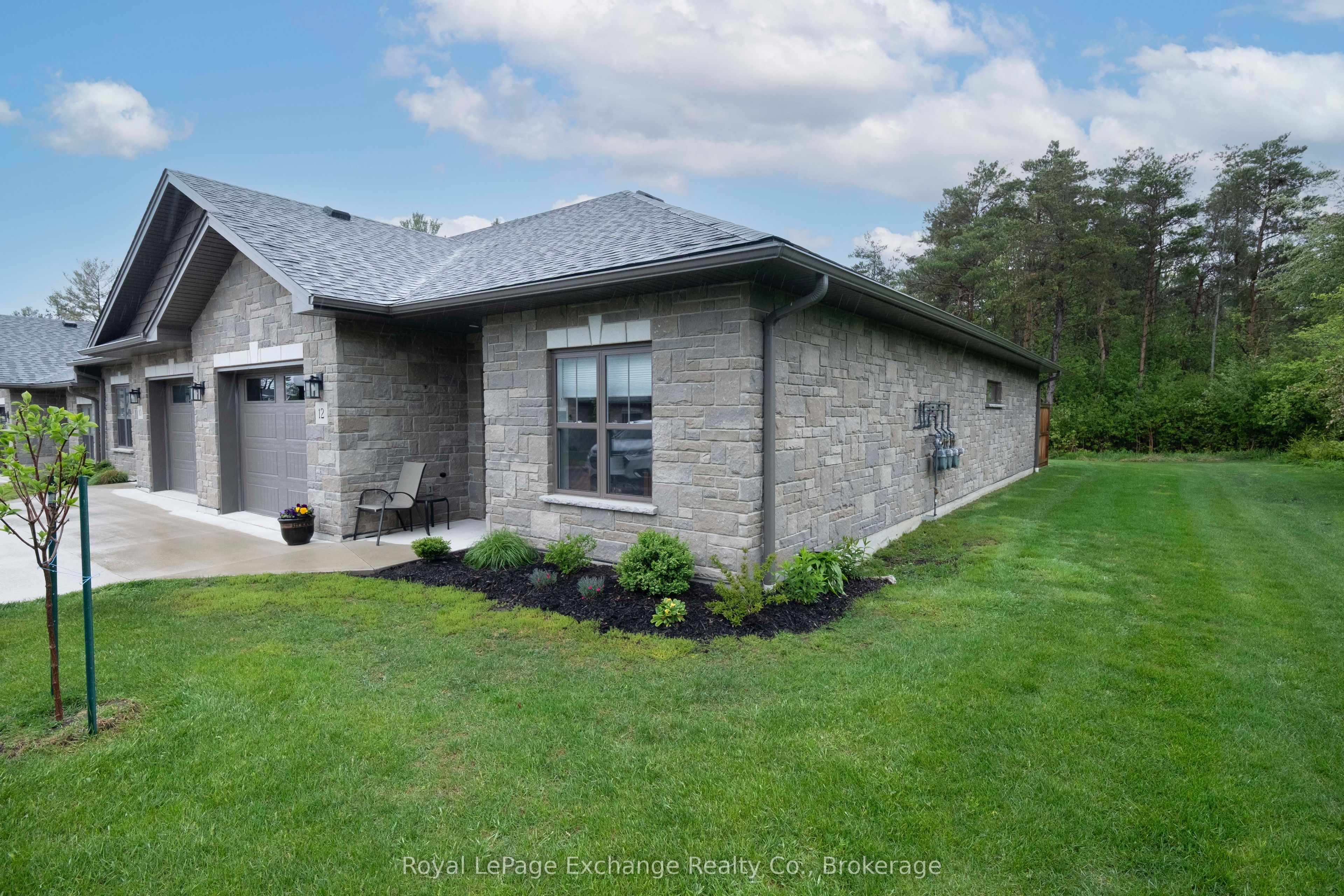 #12 - 775 Campbell Avenue Property Photo 2