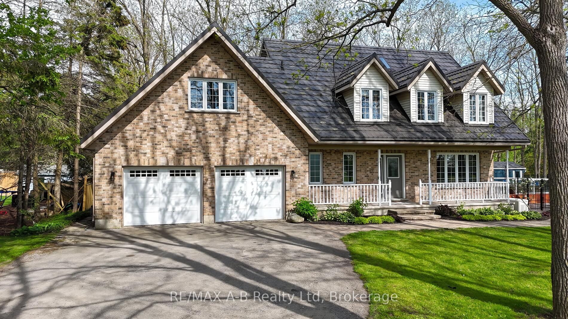 138 Huron Road Property Photo 3