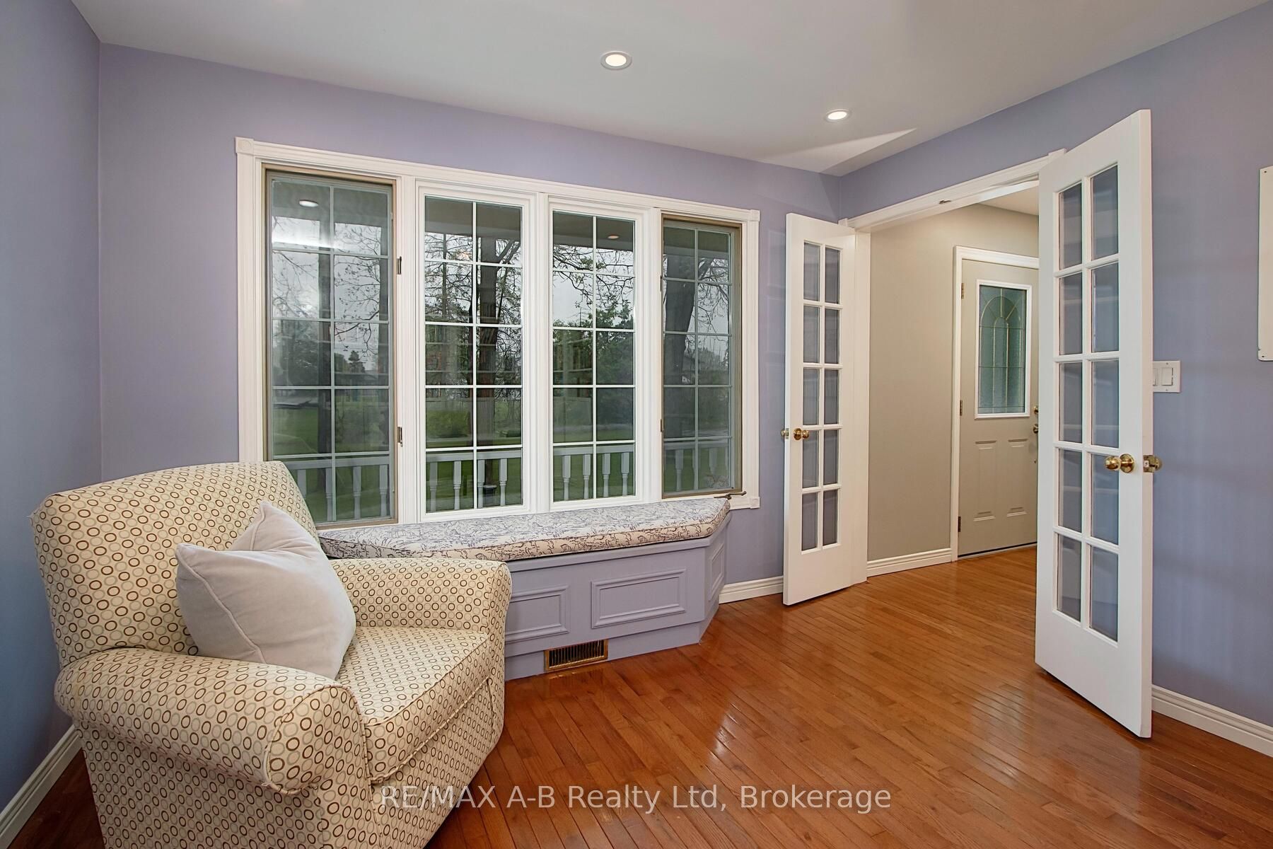 138 Huron Road Property Photo 6