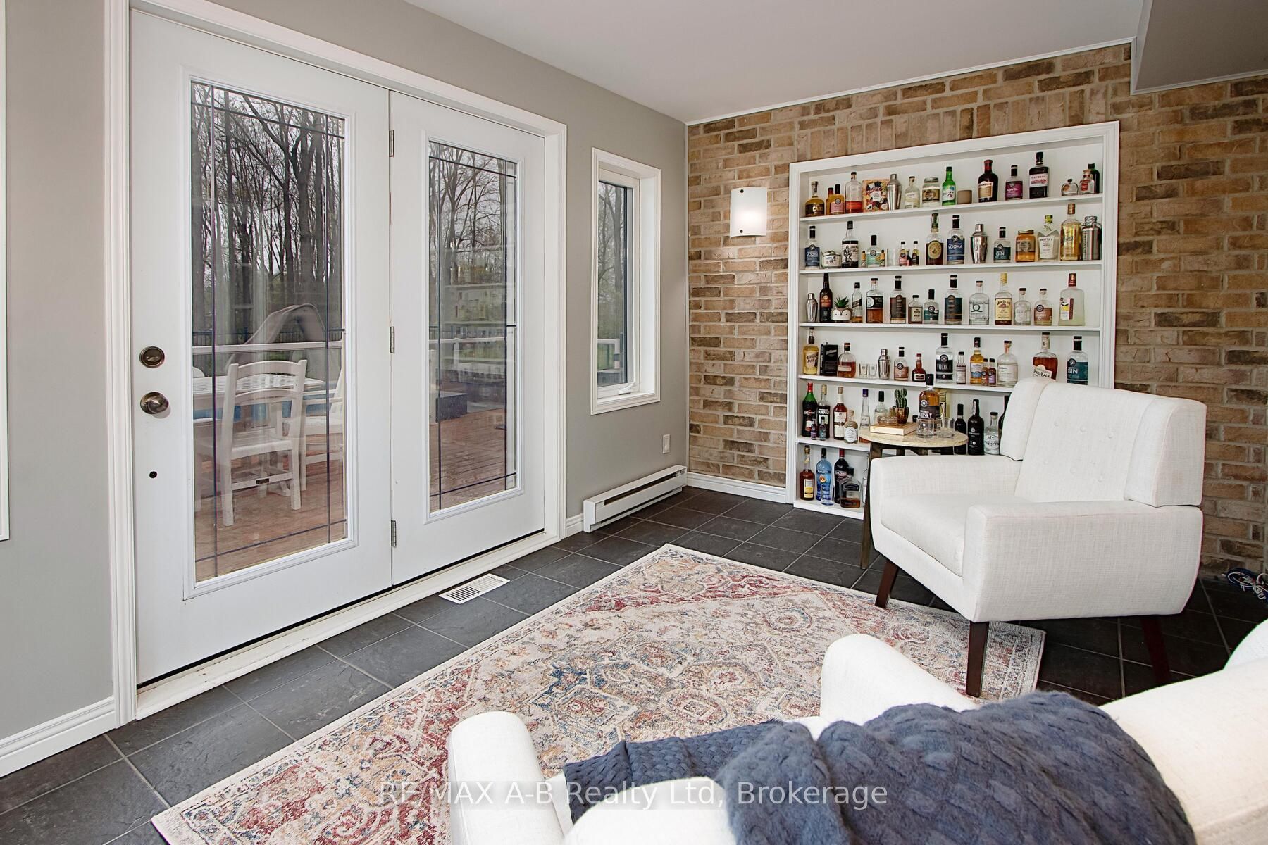 138 Huron Road Property Photo 8