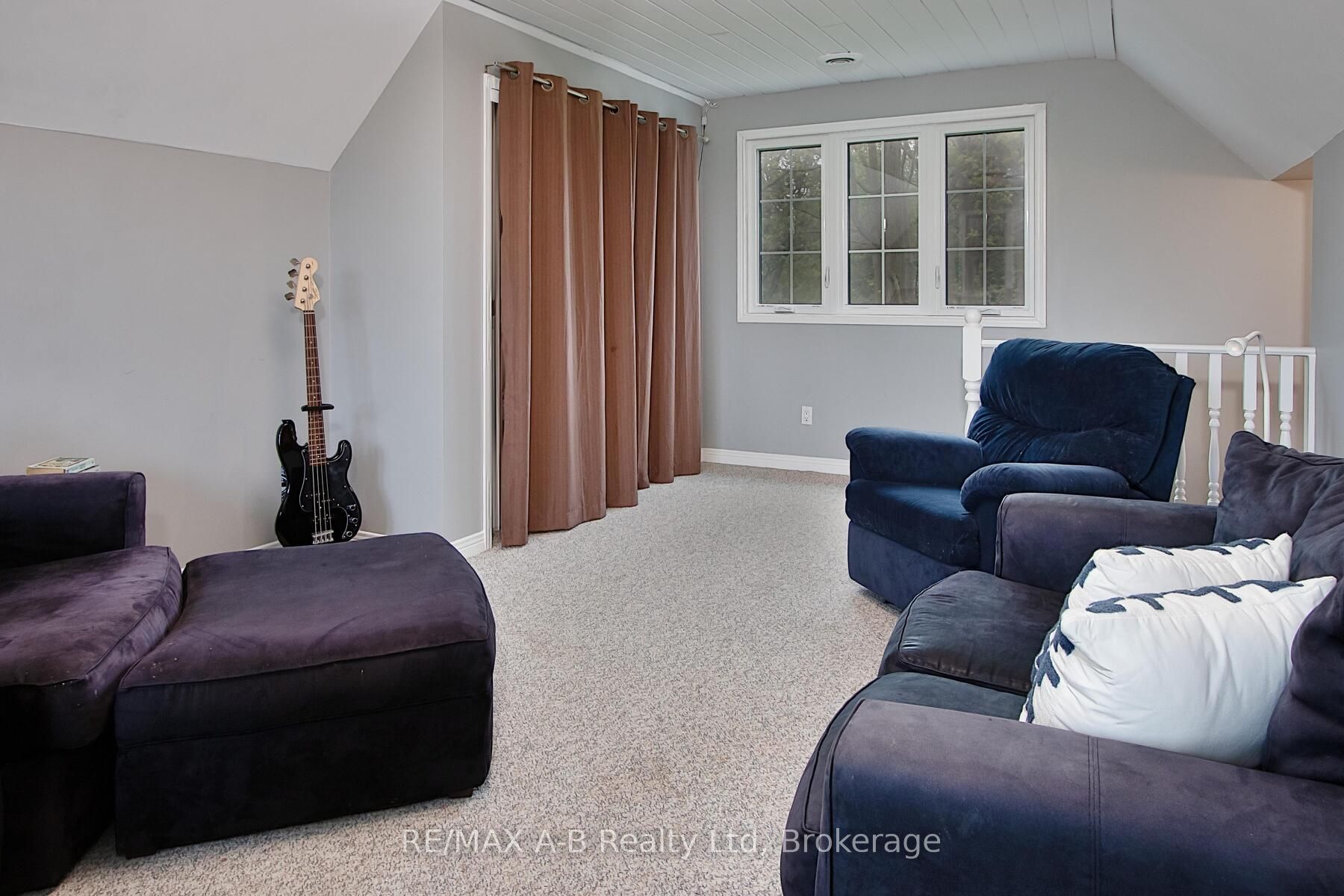 138 Huron Road Property Photo 10