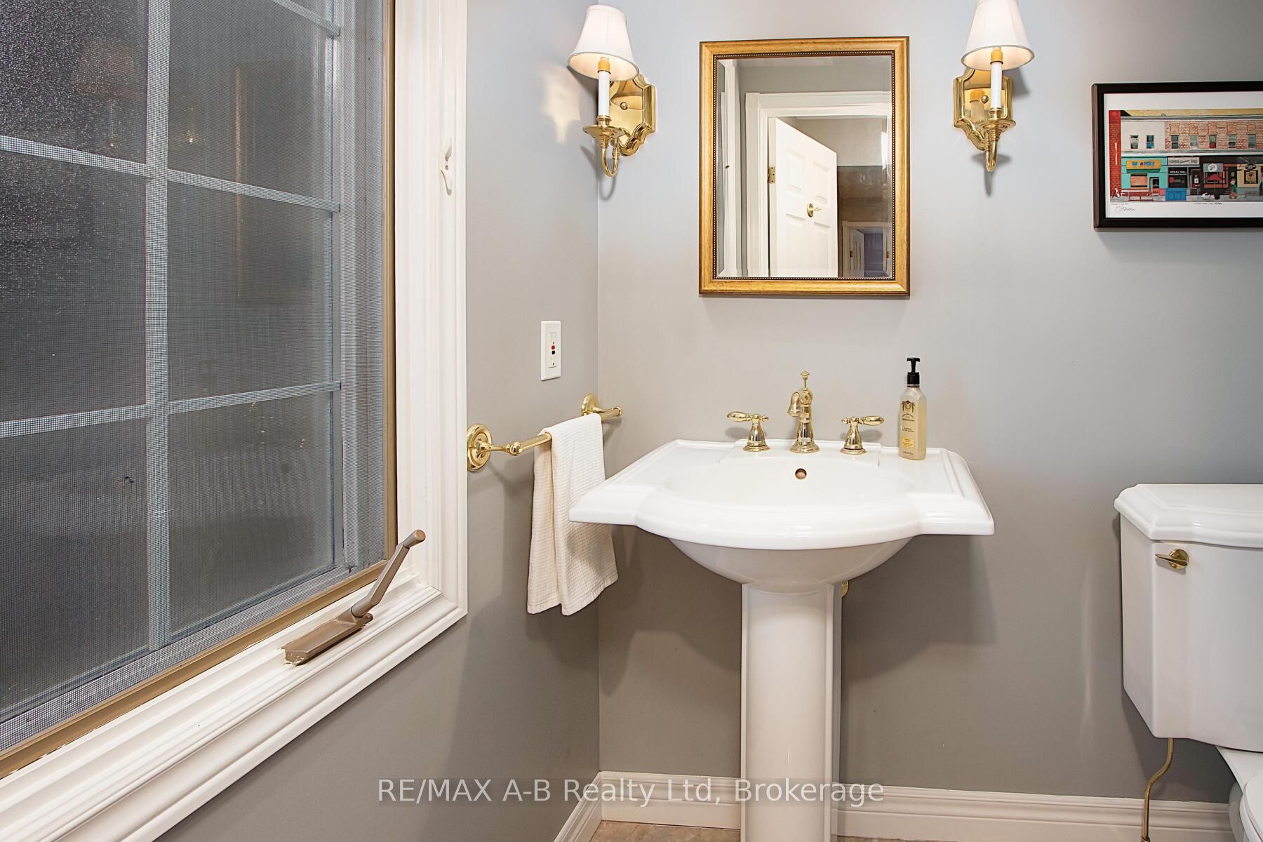 138 Huron Road Property Photo 11