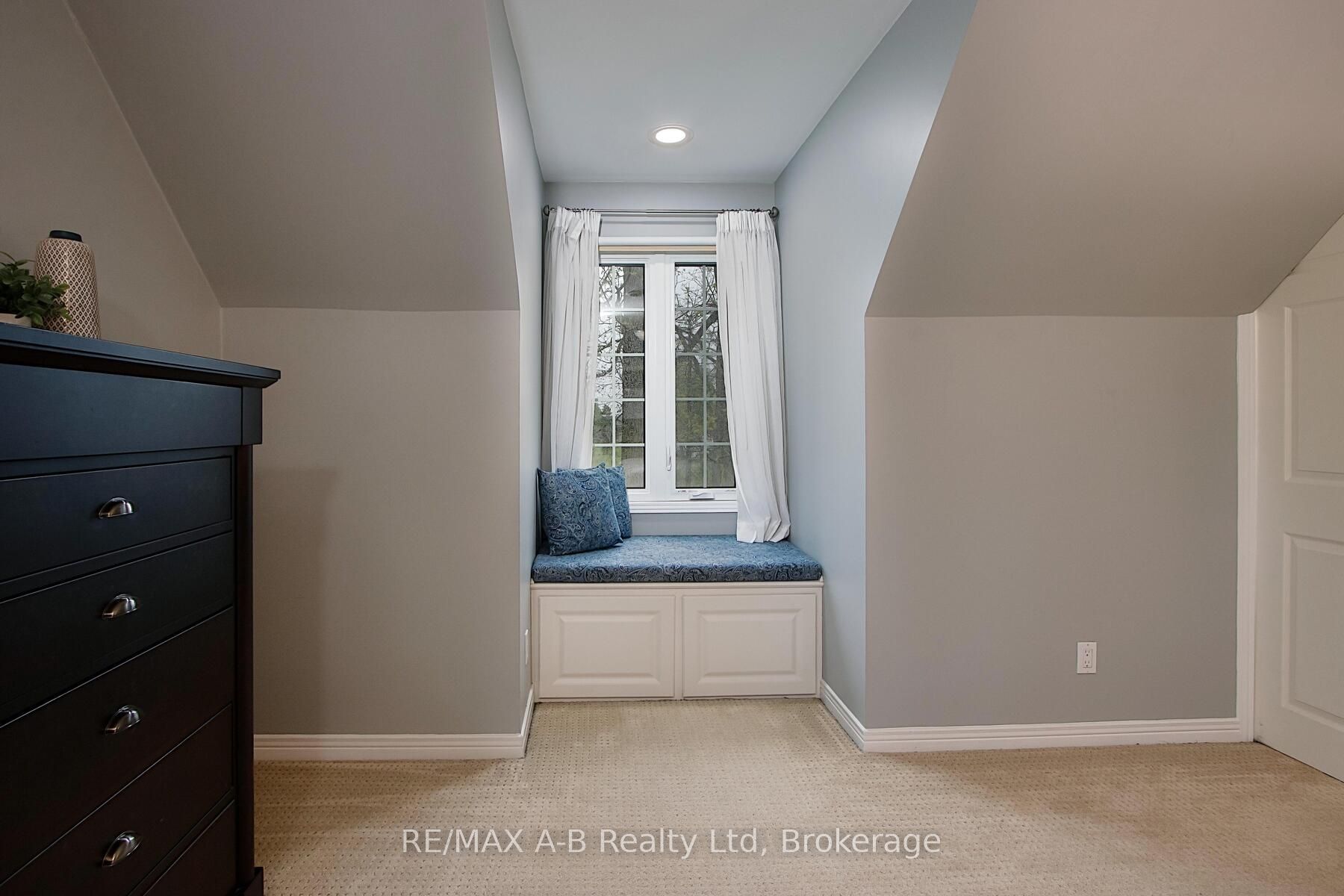 138 Huron Road Property Photo 14
