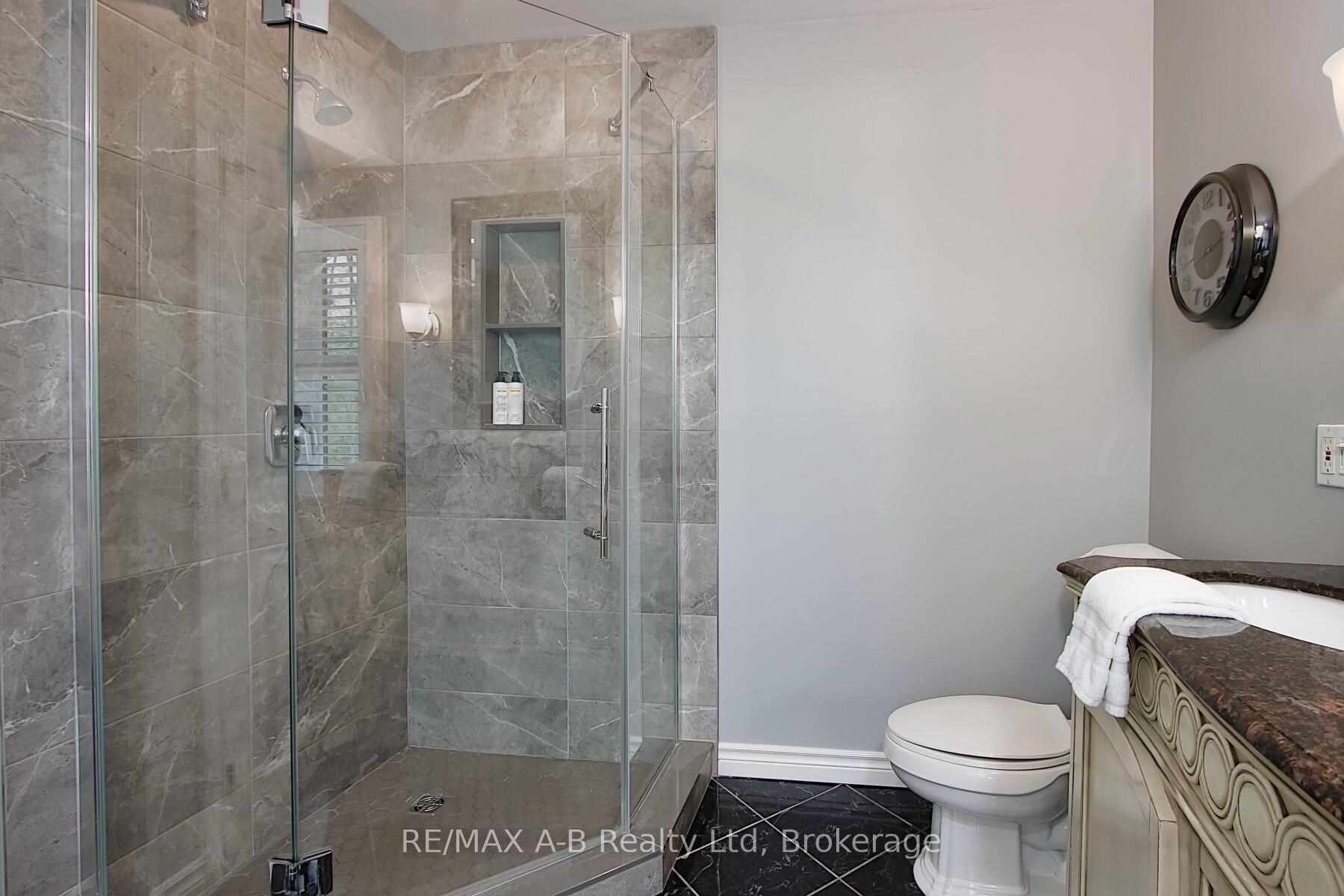 138 Huron Road Property Photo 15