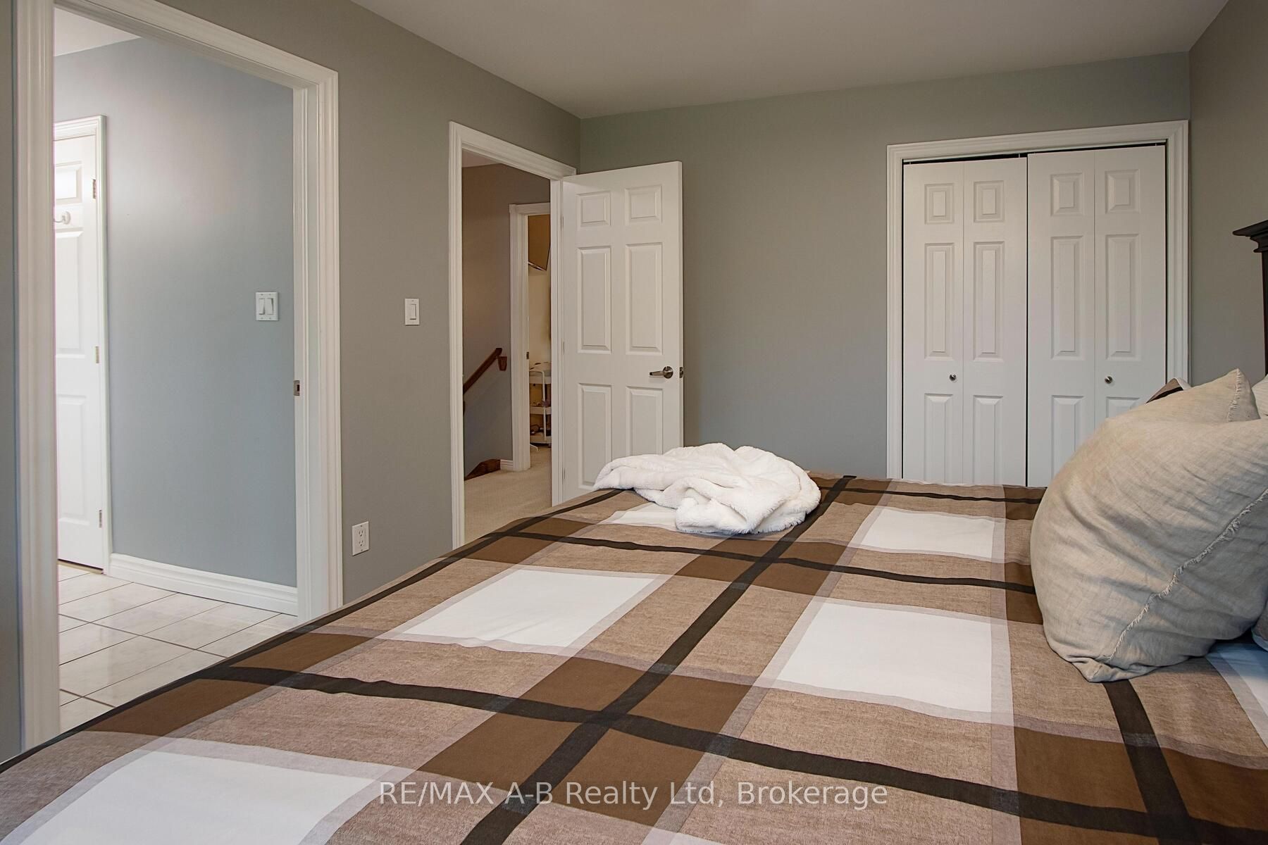 138 Huron Road Property Photo 22