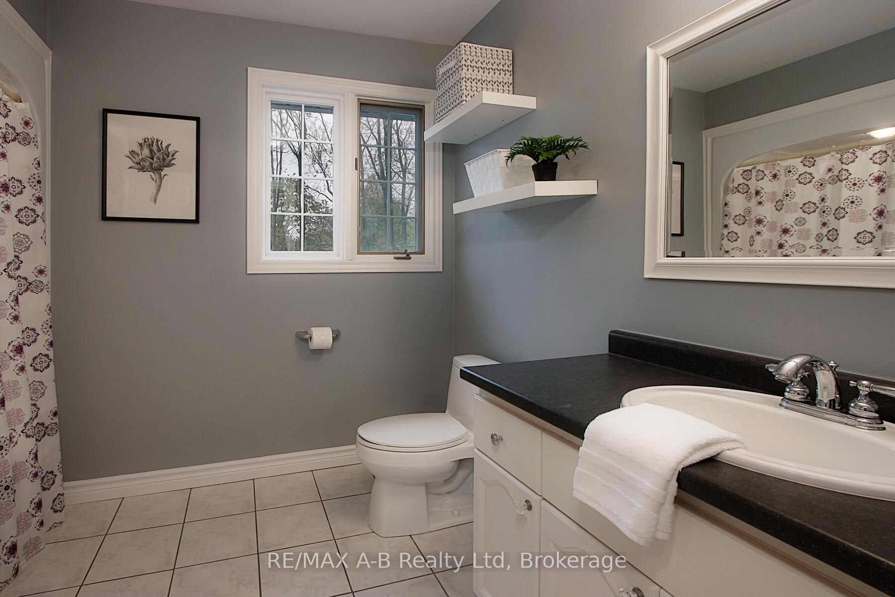 138 Huron Road Property Photo 23