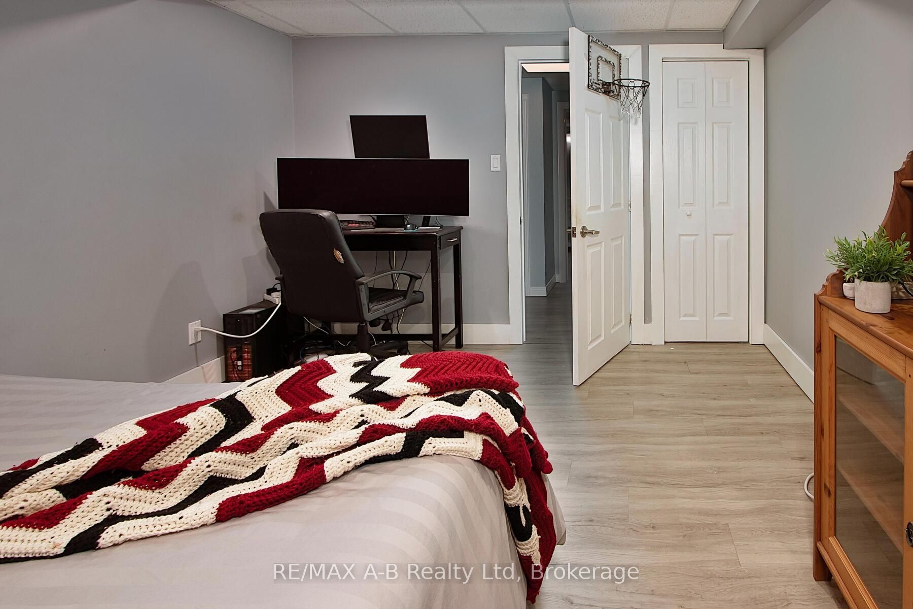 138 Huron Road Property Photo 24