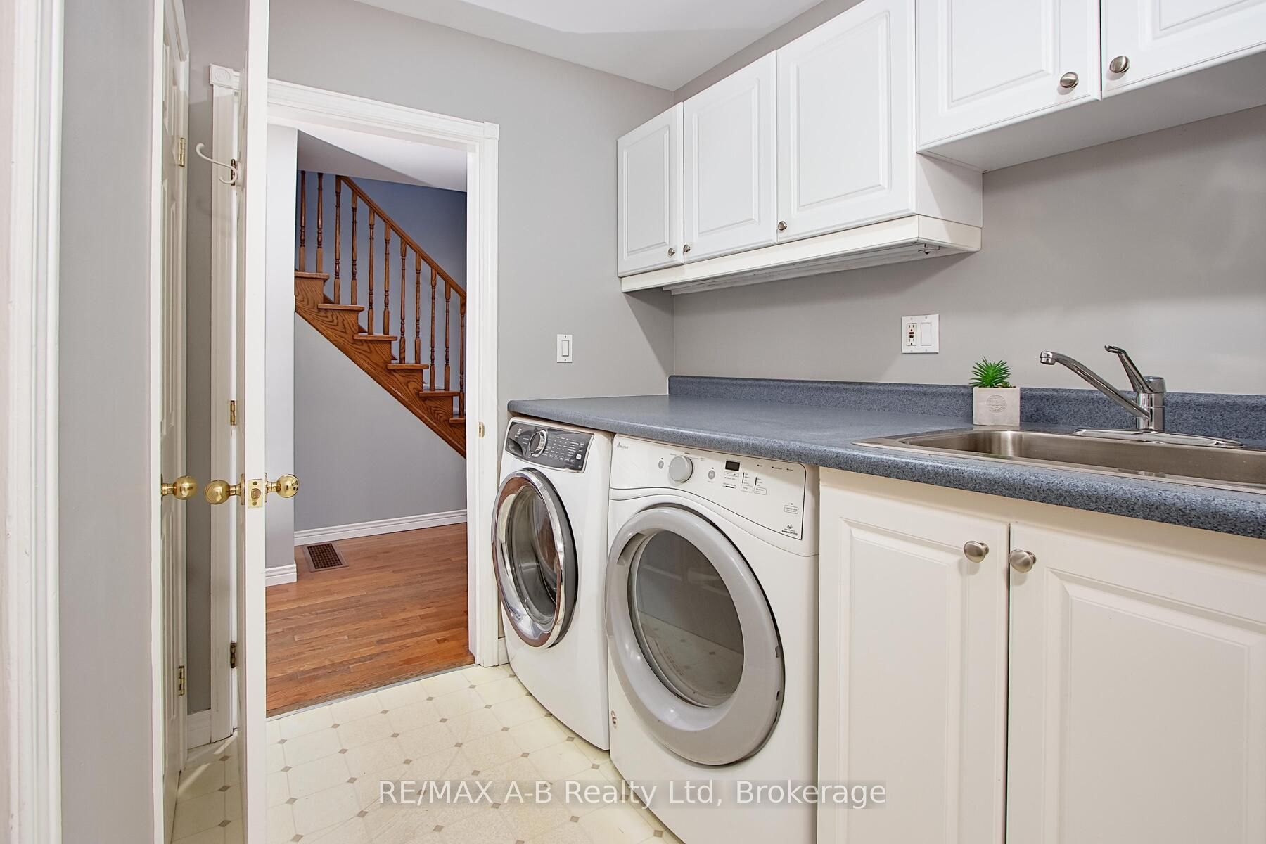 138 Huron Road Property Photo 29