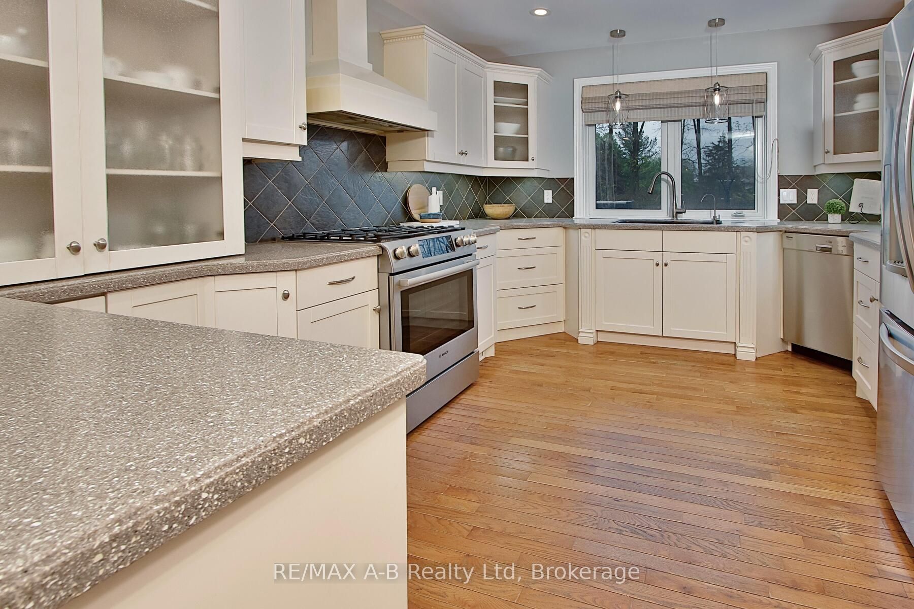 138 Huron Road Property Photo 35