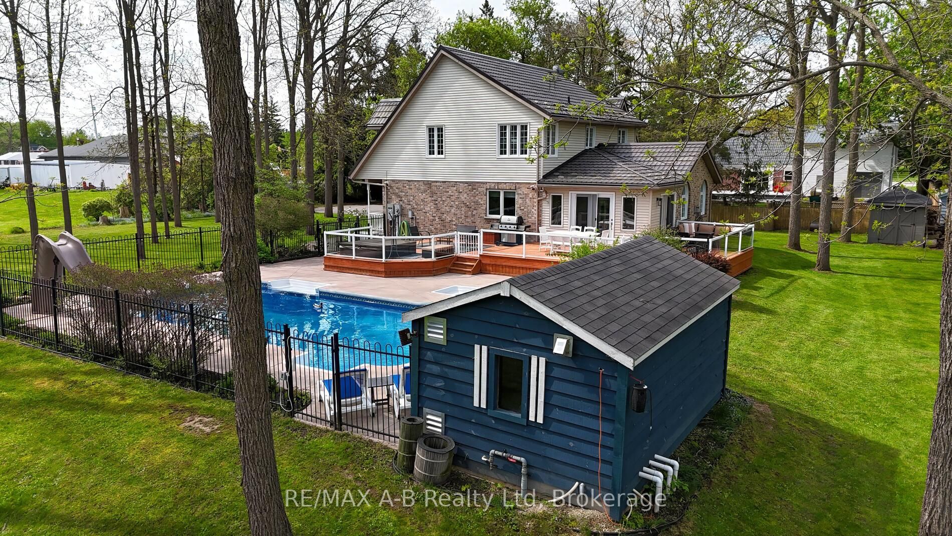138 Huron Road Property Photo 43