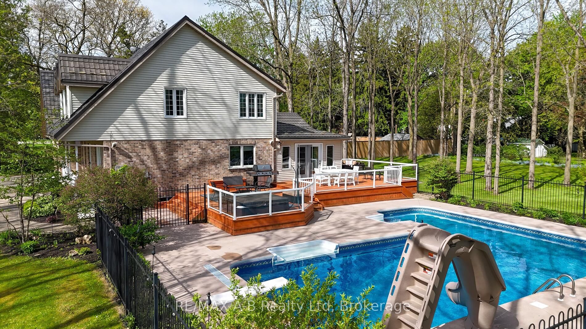 138 Huron Road Property Photo 44