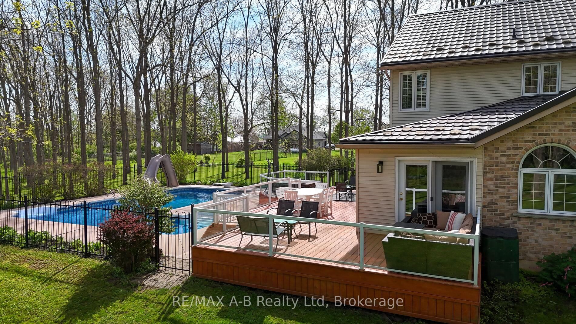 138 Huron Road Property Photo 45
