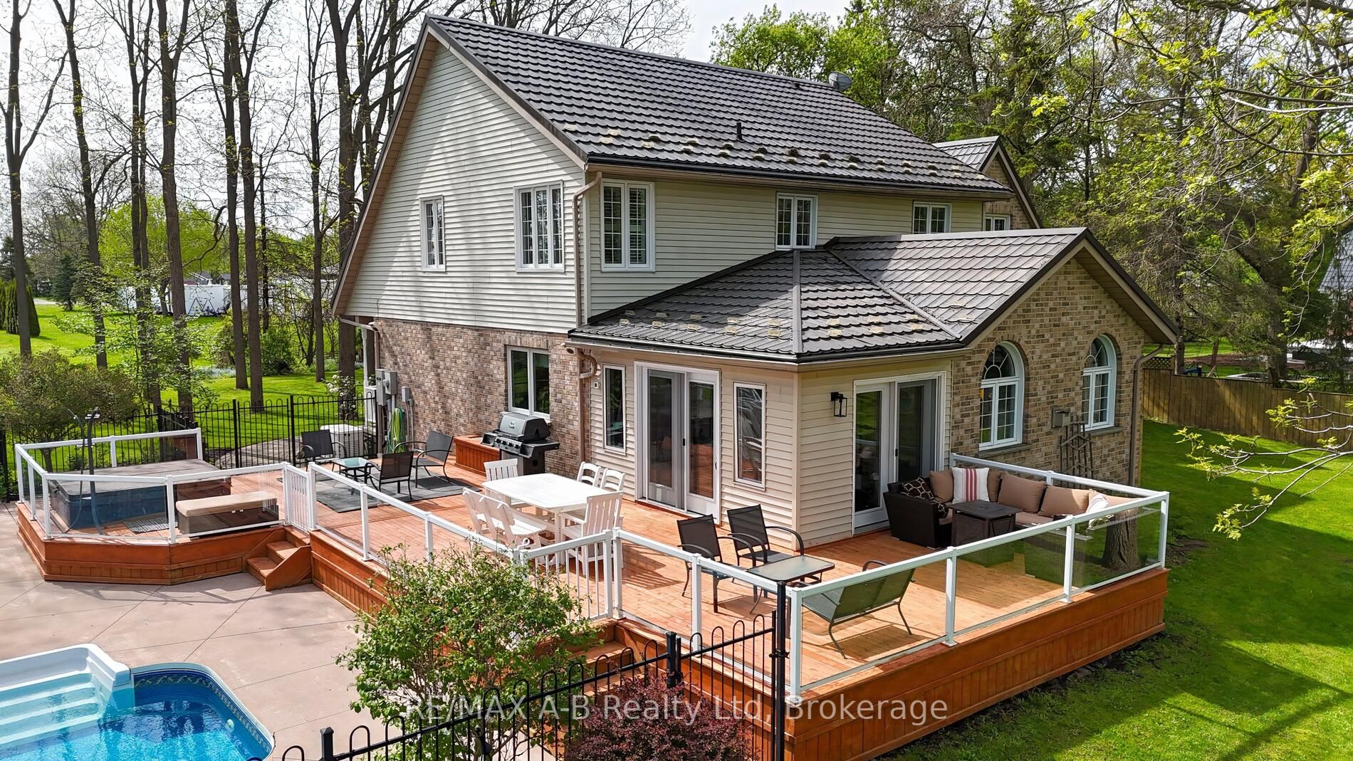 138 Huron Road Property Photo 47