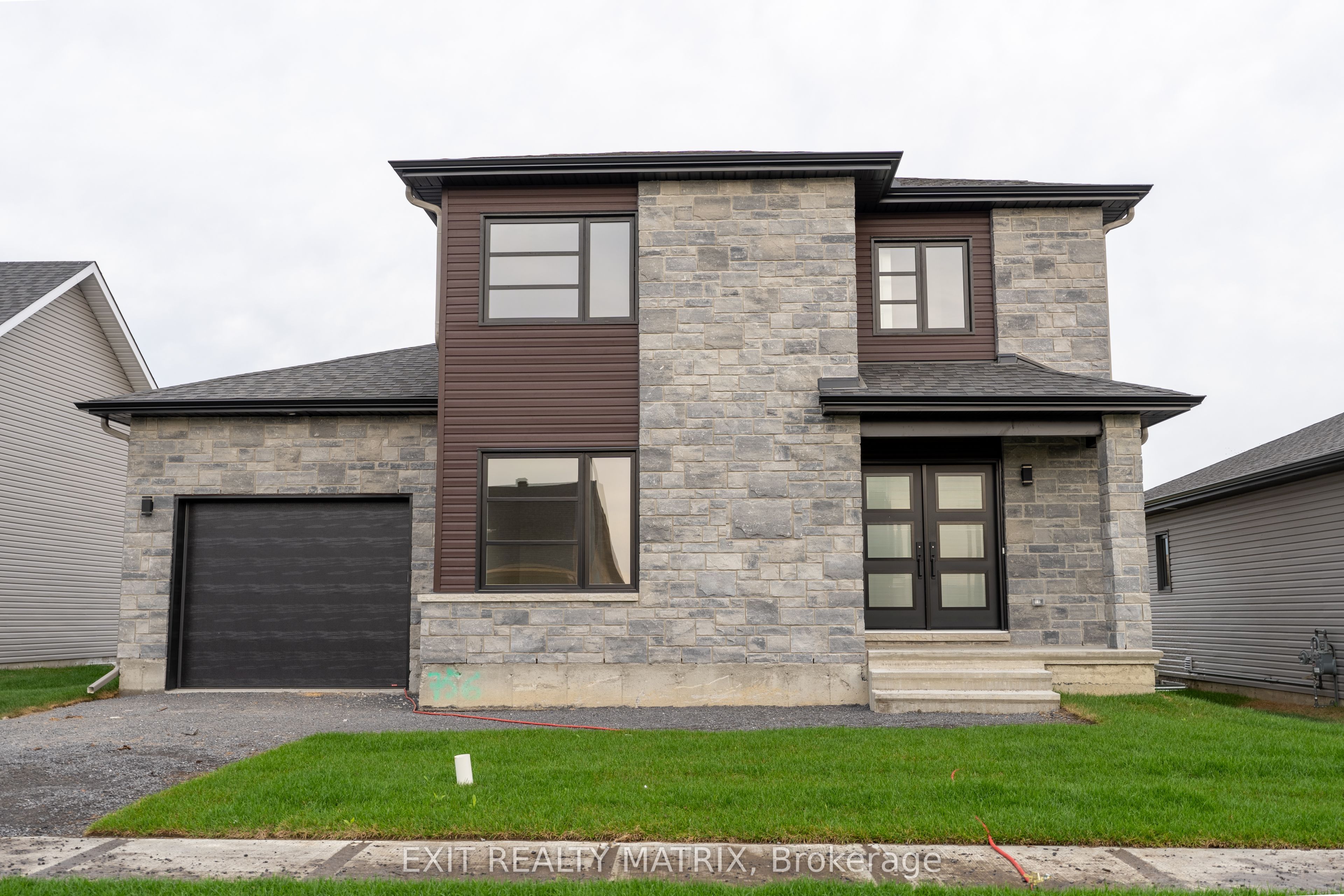 1413 Caroline Court Property Photo 1