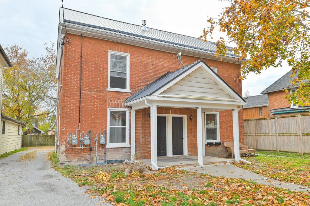91 Bridge Street W Property Photo 3