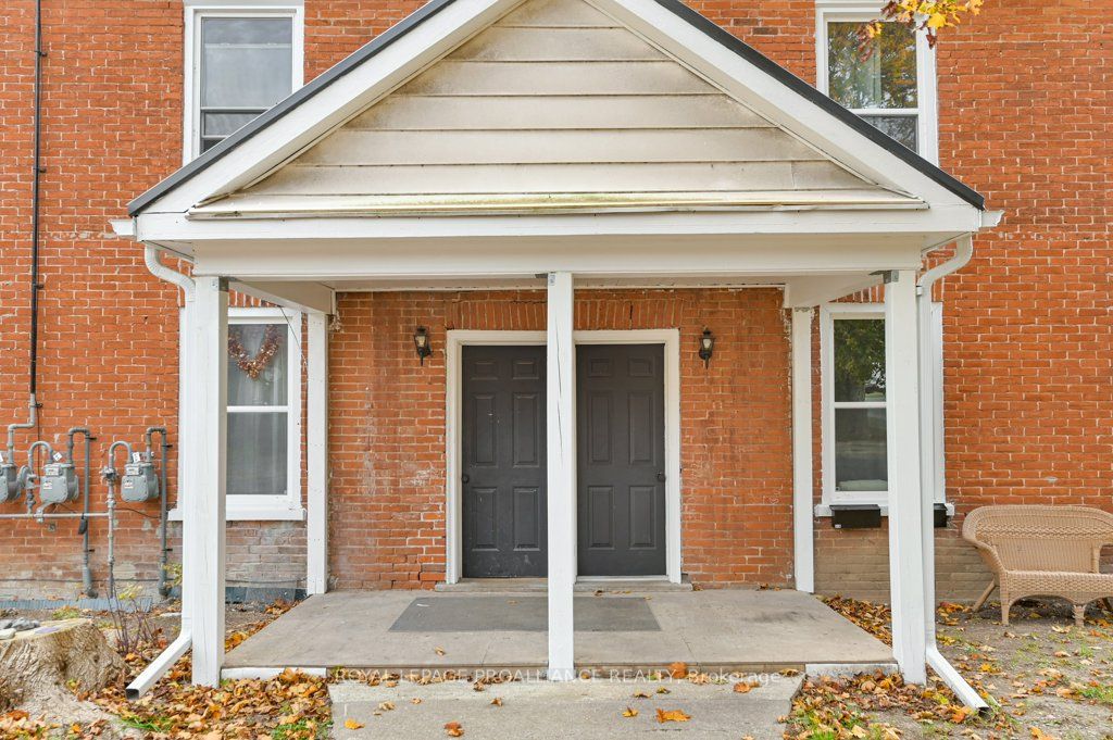 91 Bridge Street W Property Photo 5