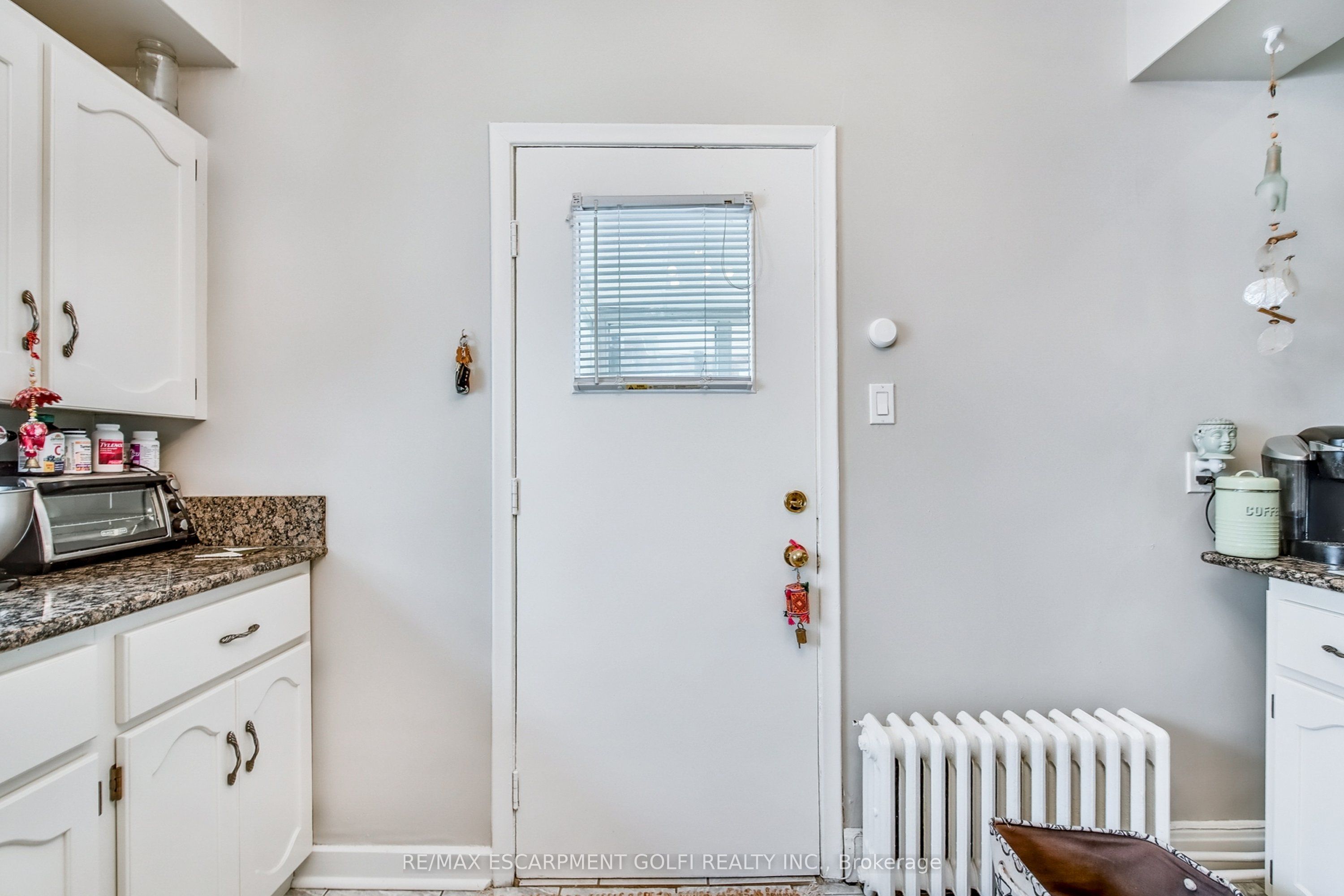 393 King St W Property Photo 11