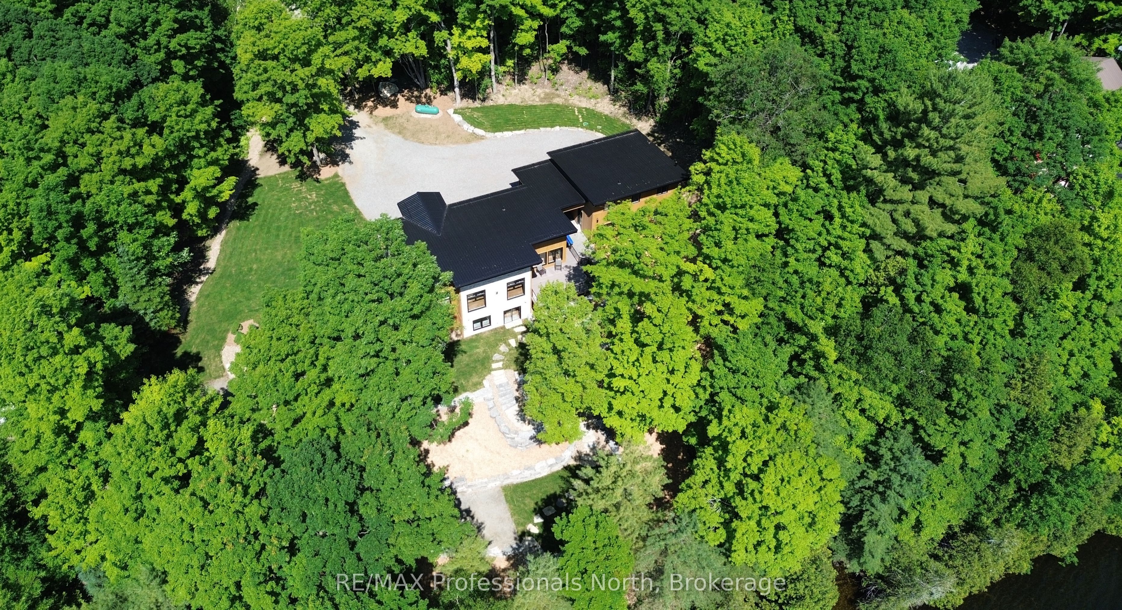 1041 Minaki Lane Property Photo 1