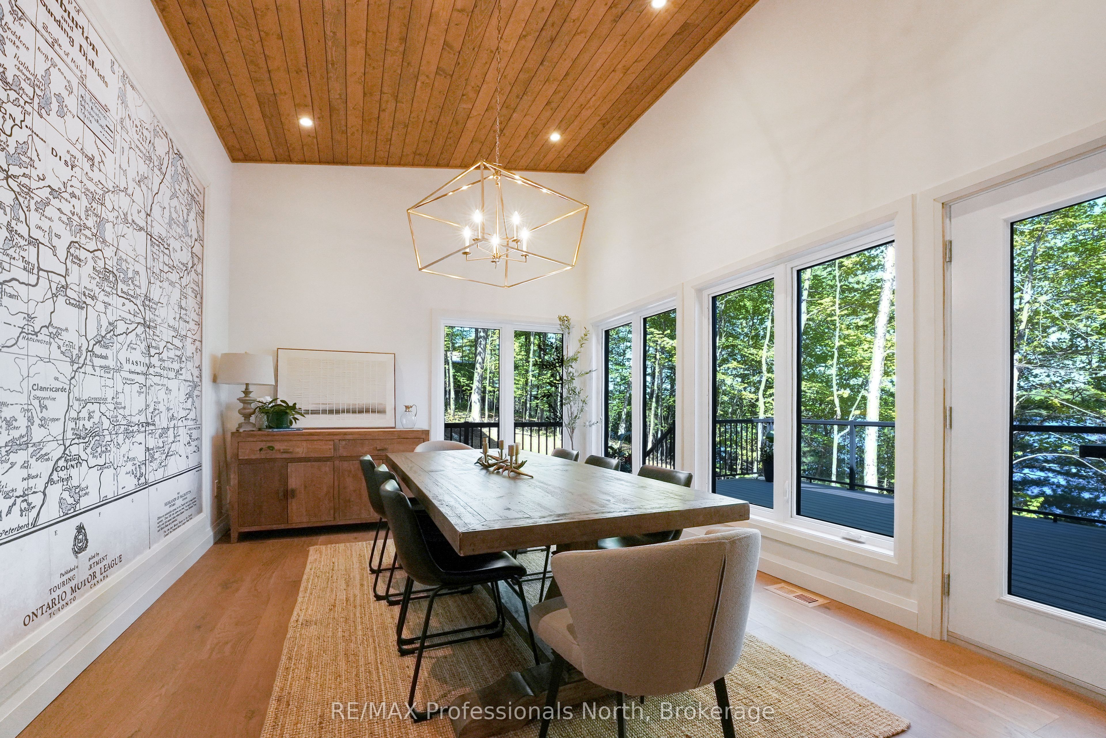1041 Minaki Lane Property Photo 7