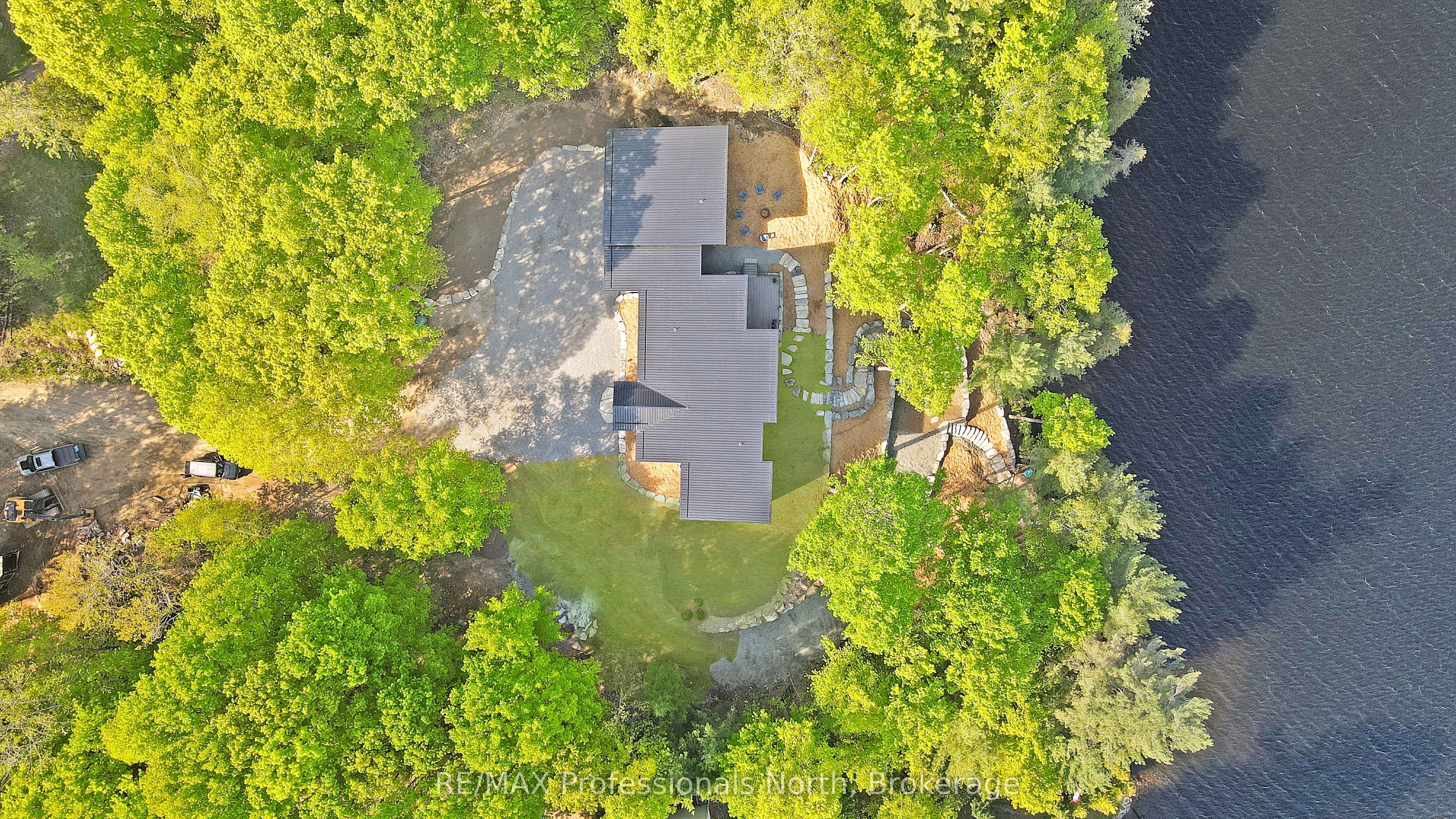 1041 Minaki Lane Property Photo 18