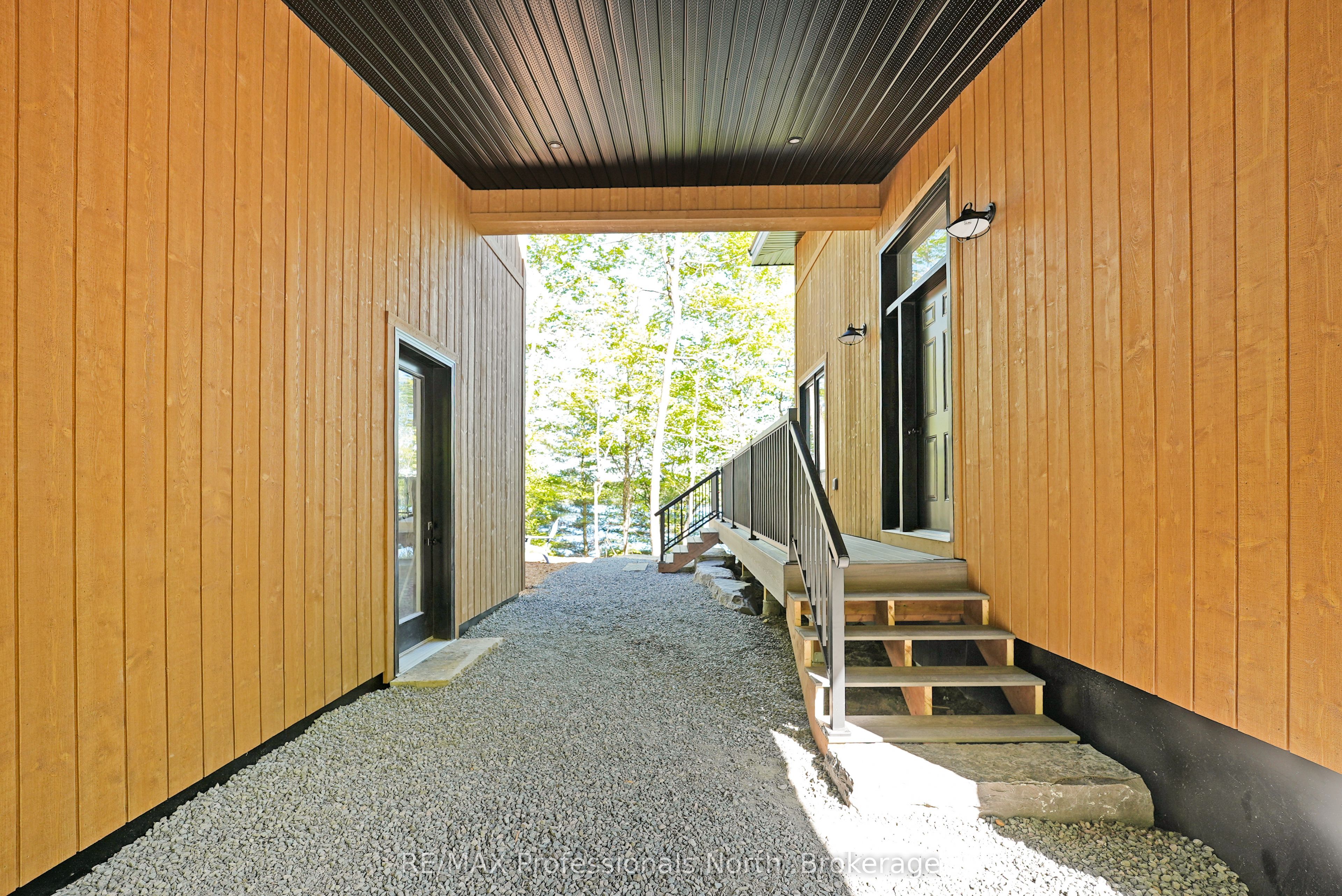 1041 Minaki Lane Property Photo 20