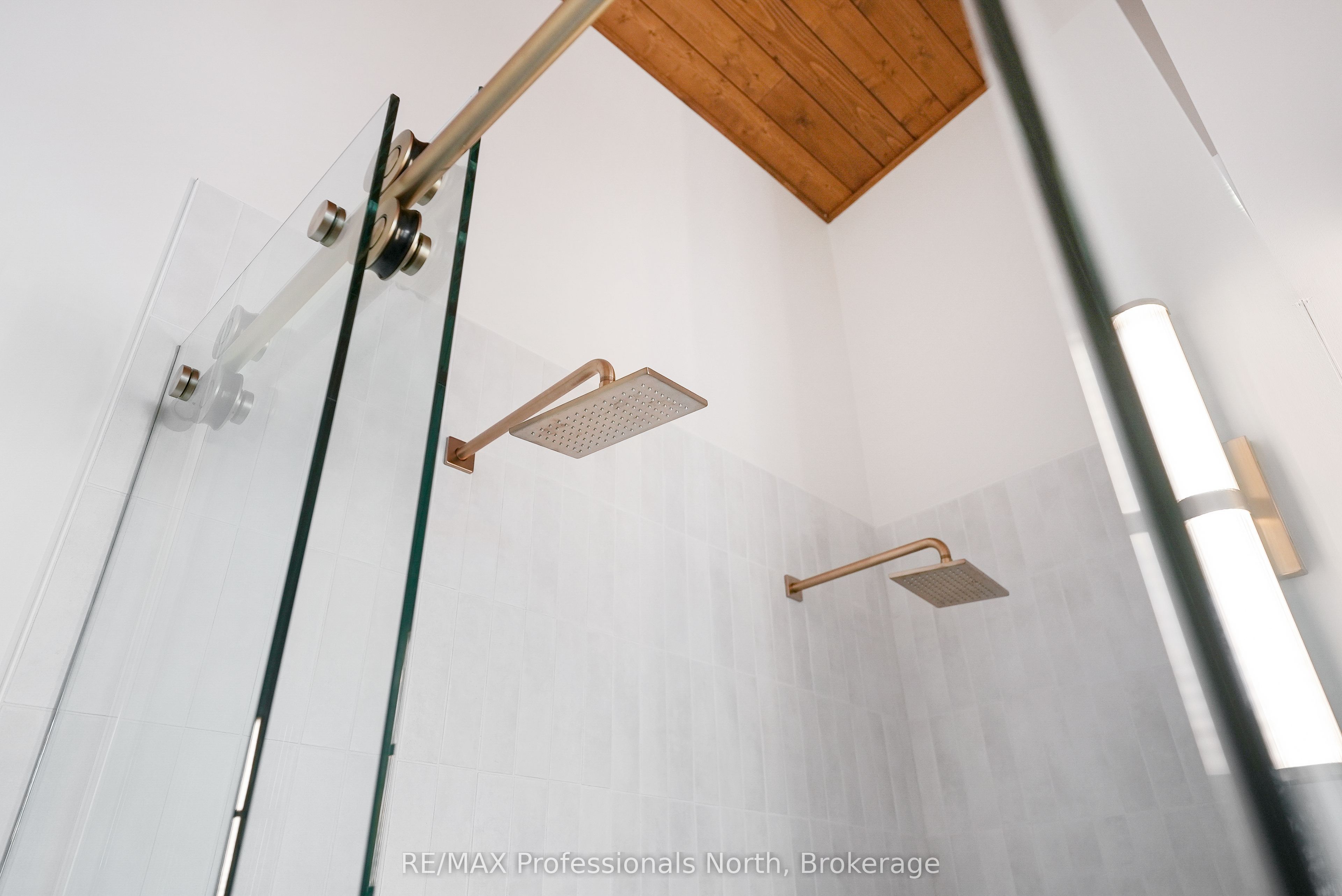 1041 Minaki Lane Property Photo 27