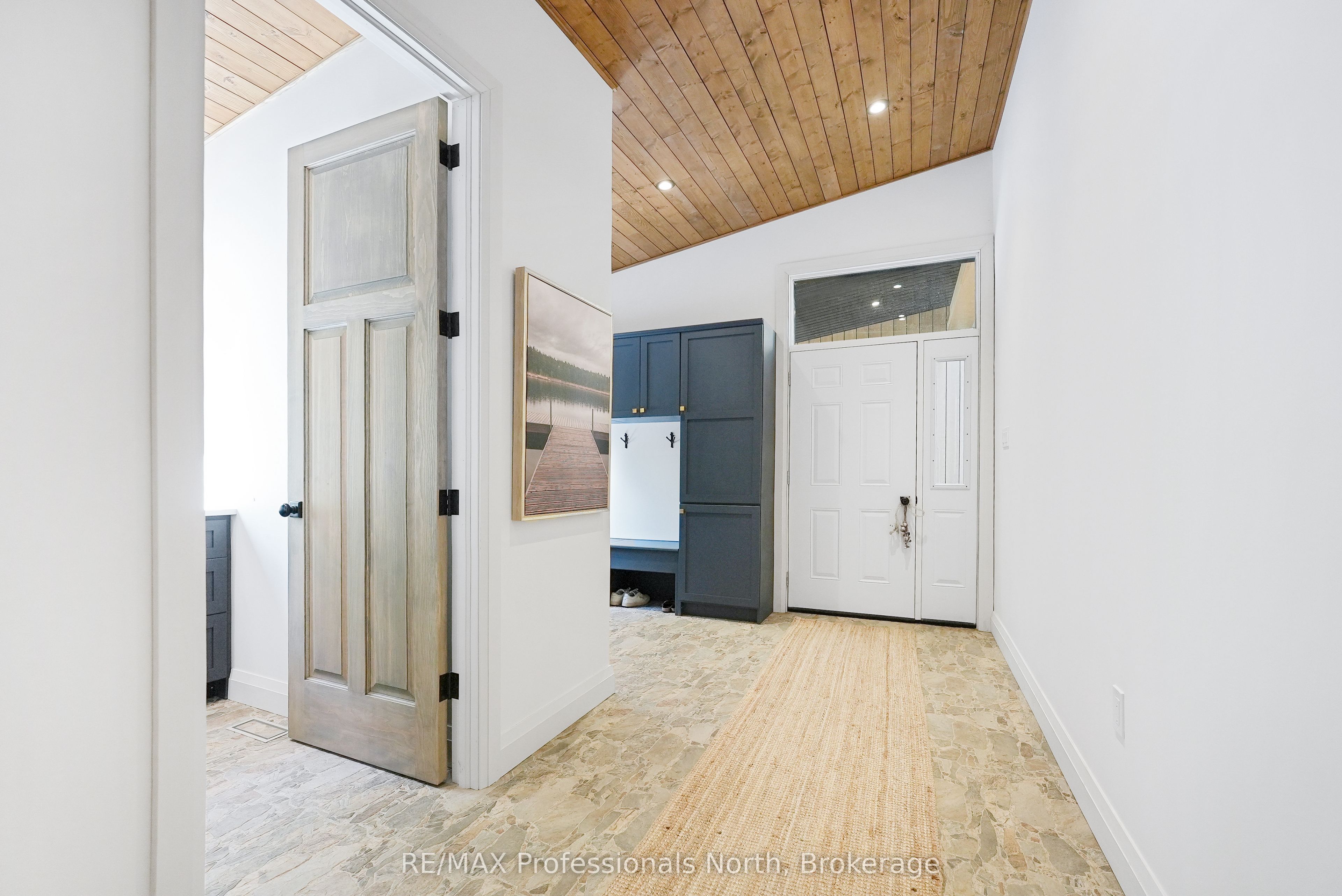 1041 Minaki Lane Property Photo 29