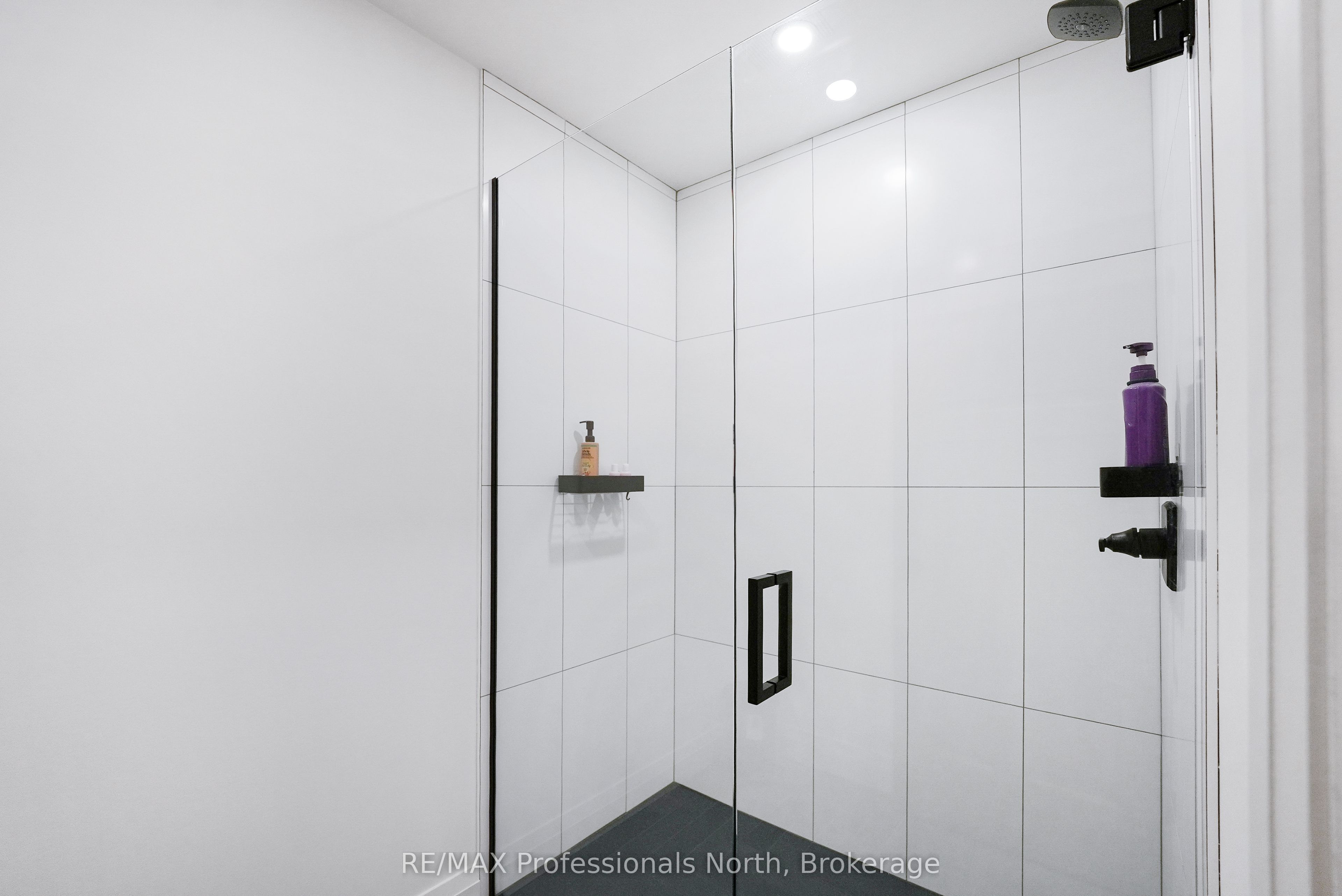 1041 Minaki Lane Property Photo 33