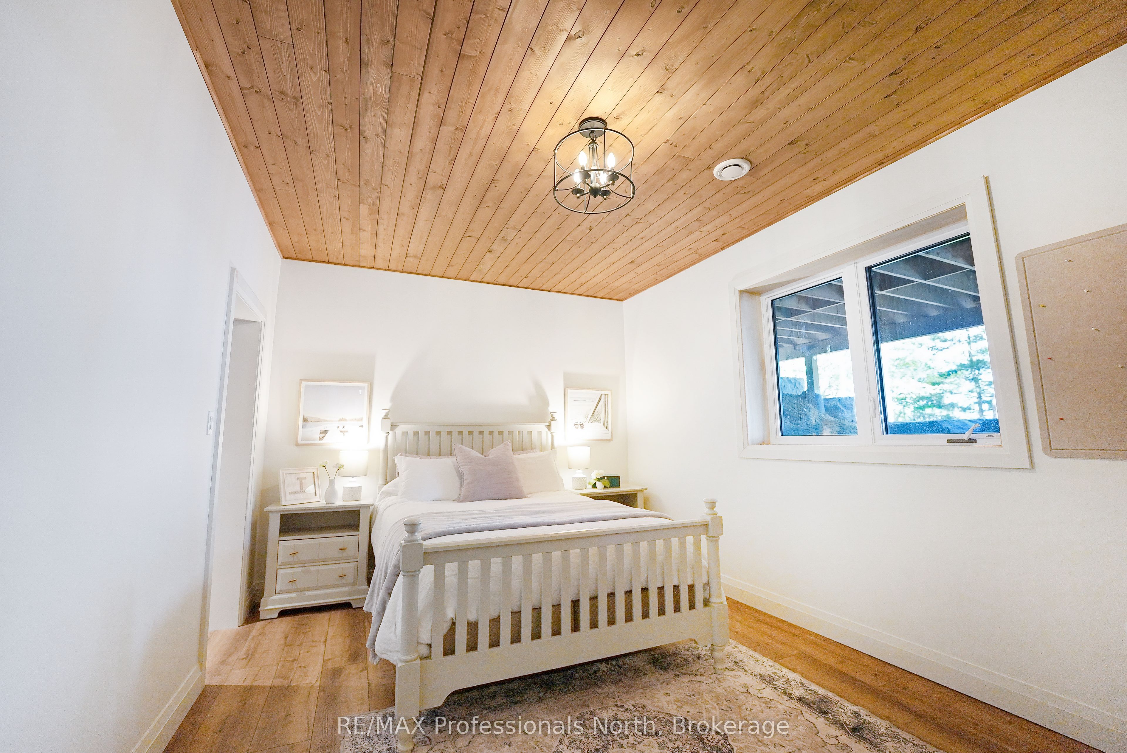 1041 Minaki Lane Property Photo 35