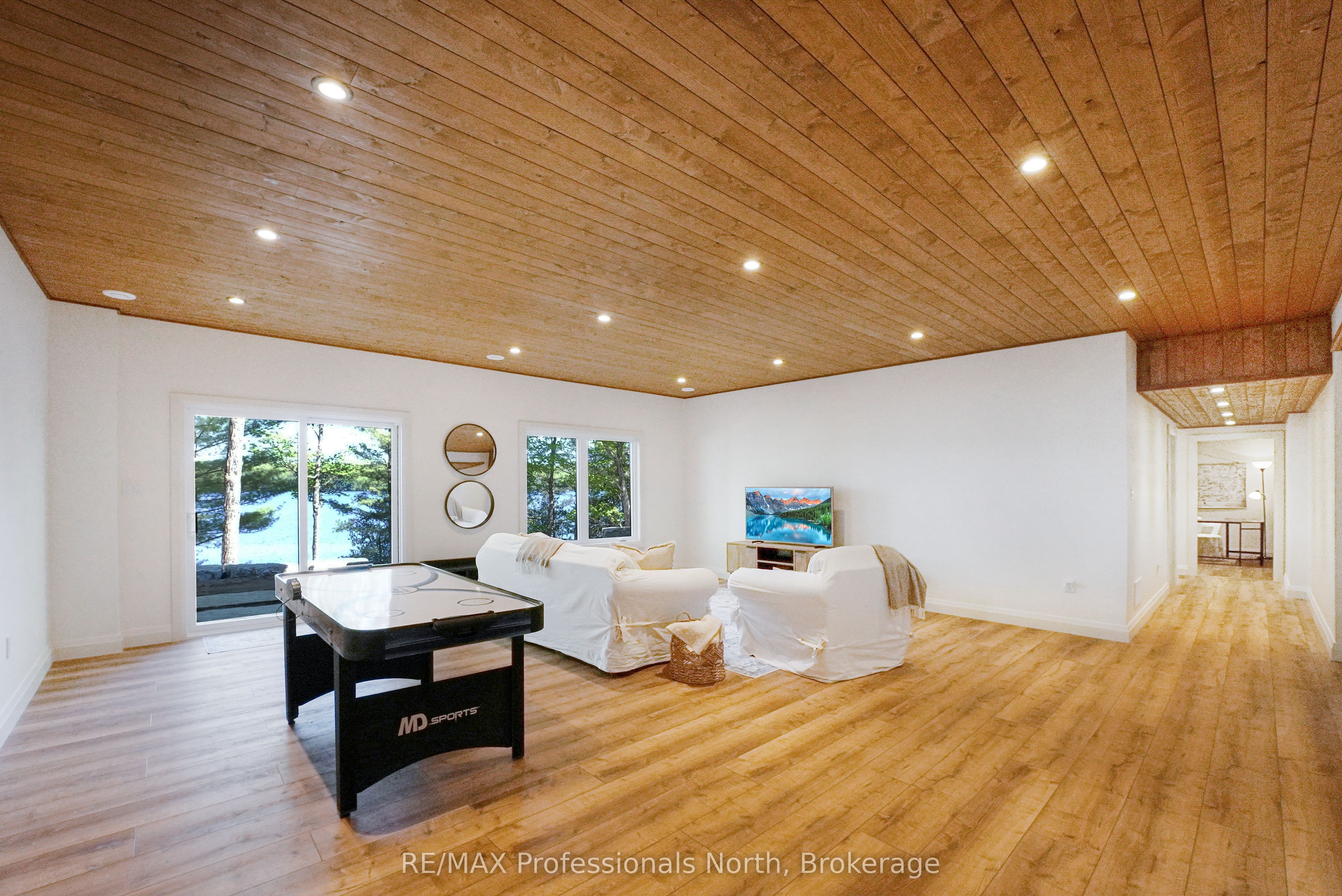 1041 Minaki Lane Property Photo 38