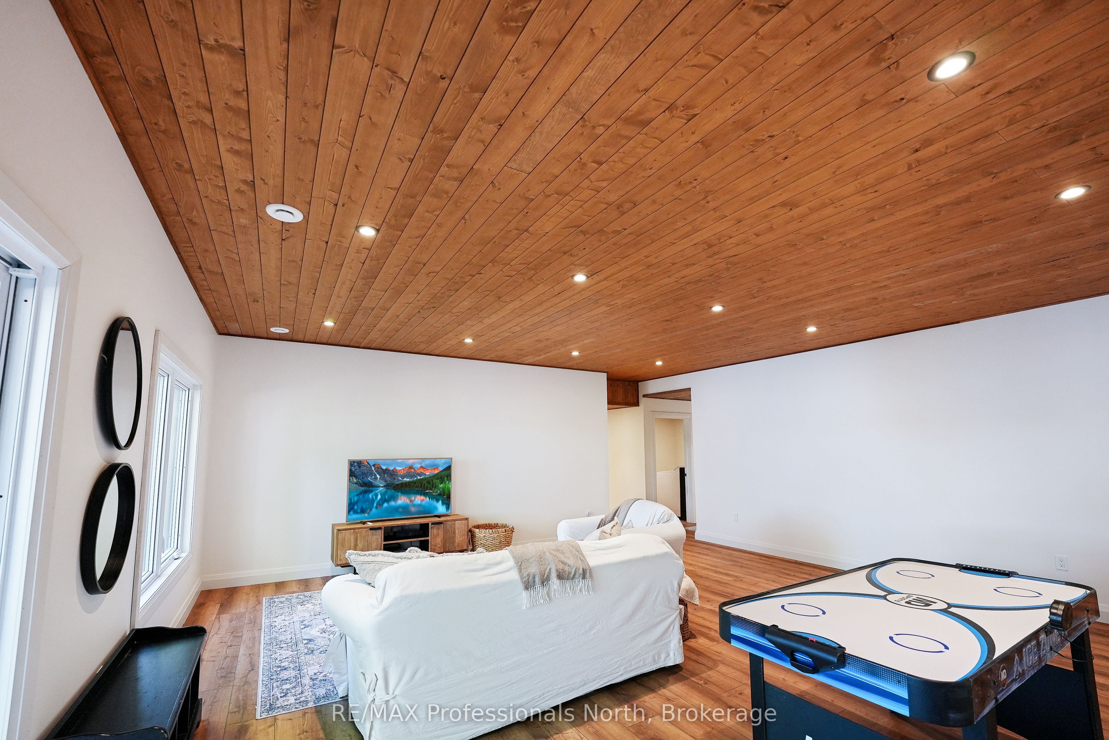 1041 Minaki Lane Property Photo 40