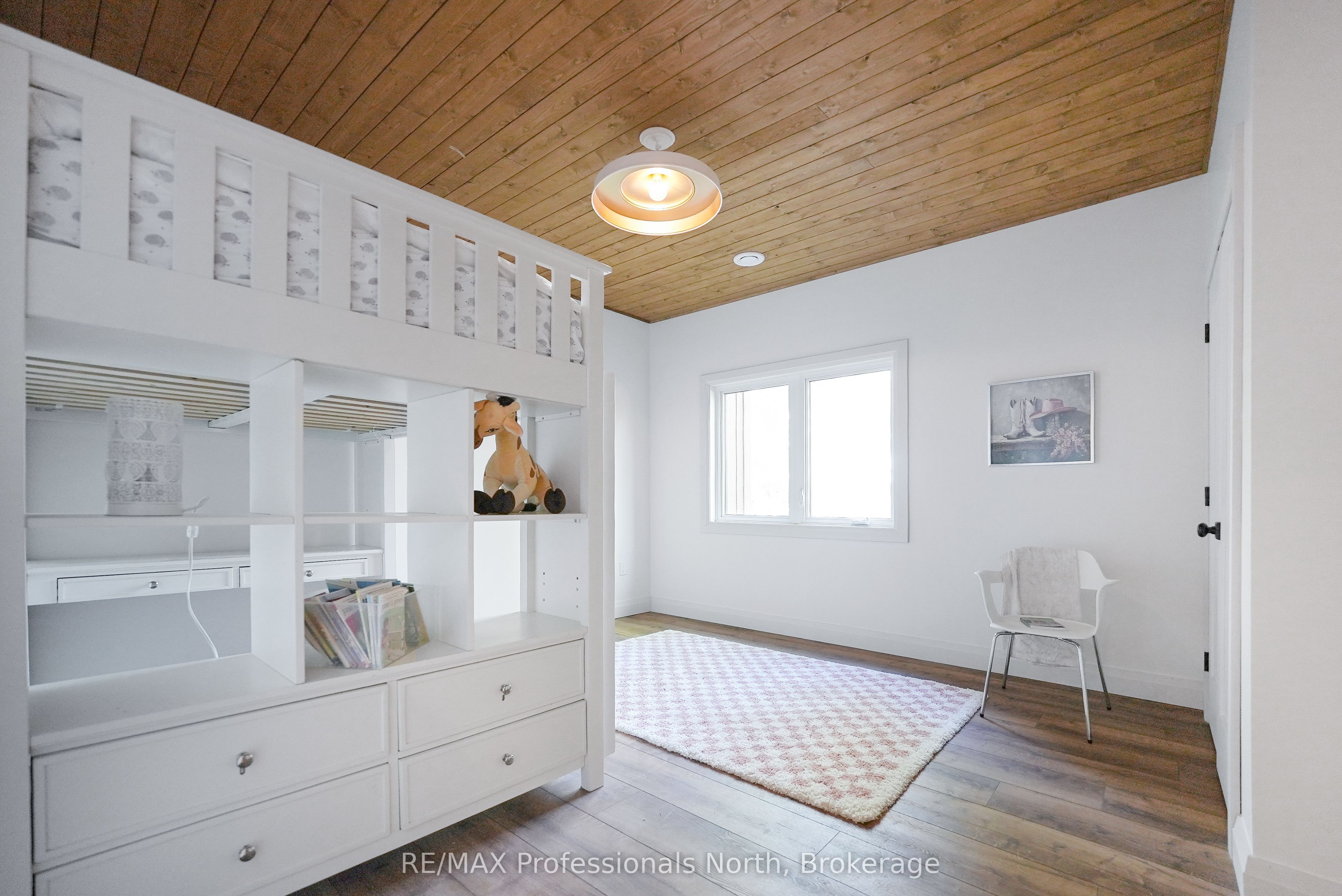 1041 Minaki Lane Property Photo 41