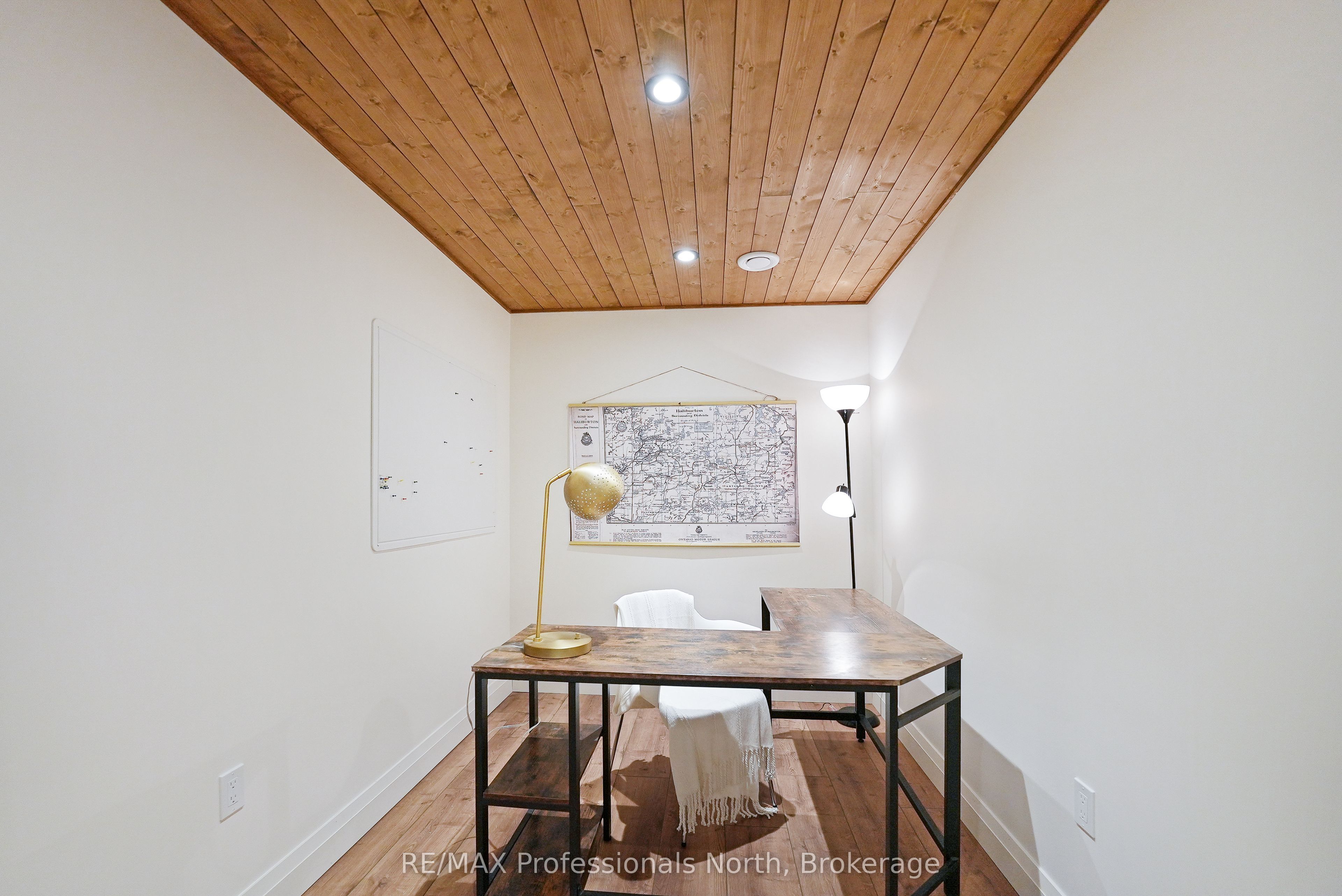 1041 Minaki Lane Property Photo 42