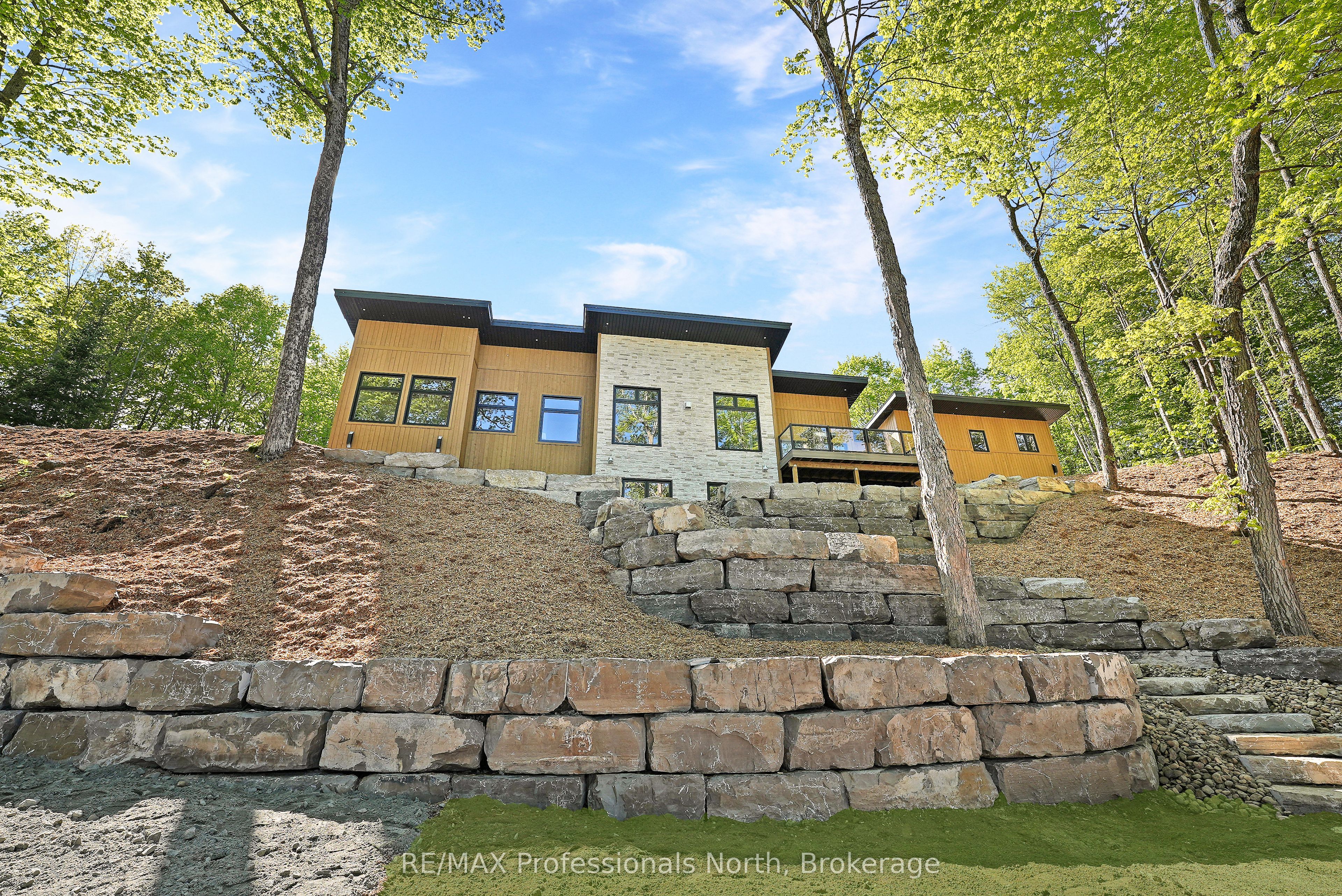 1041 Minaki Lane Property Photo 46
