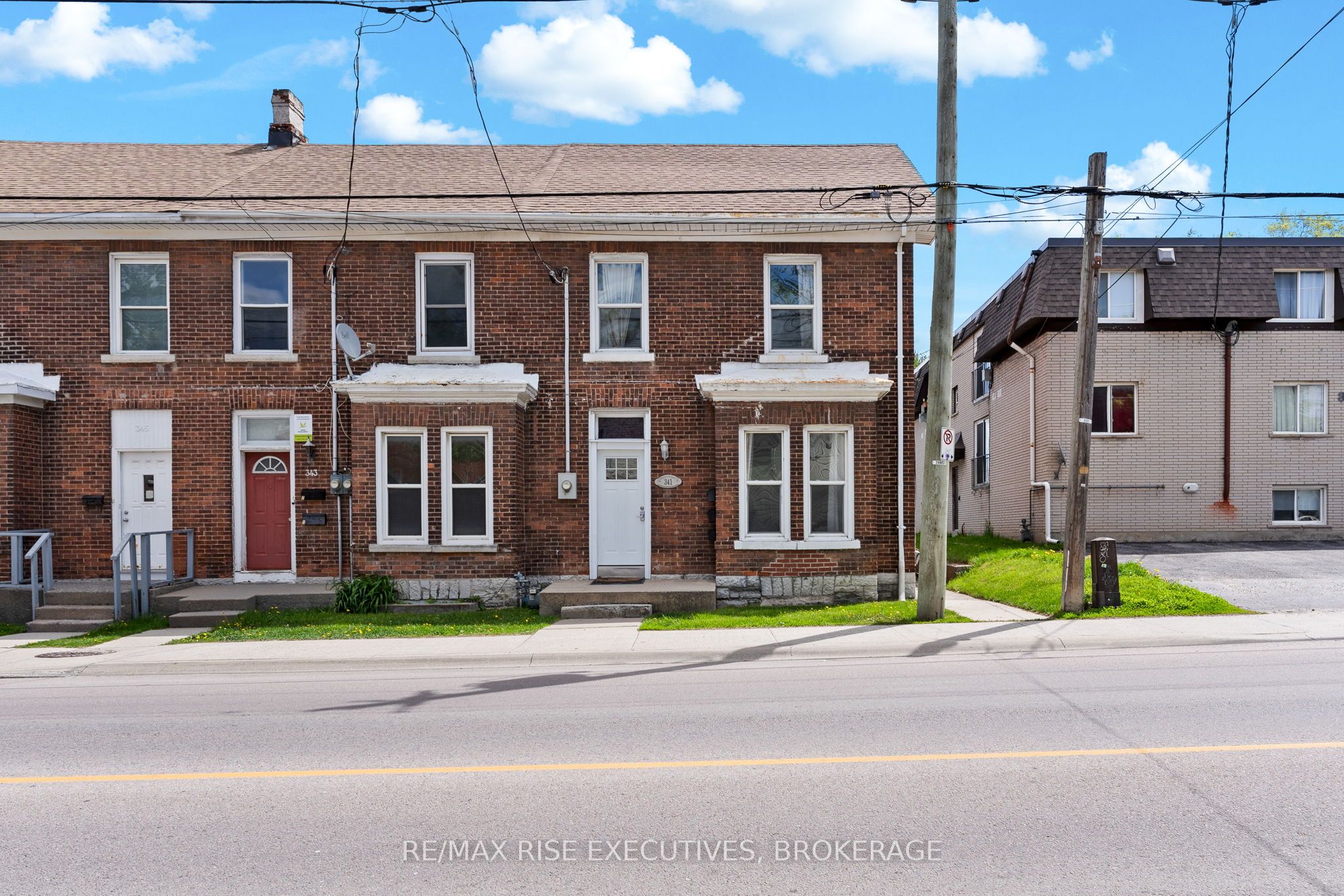 341 Division St Property Photo 2