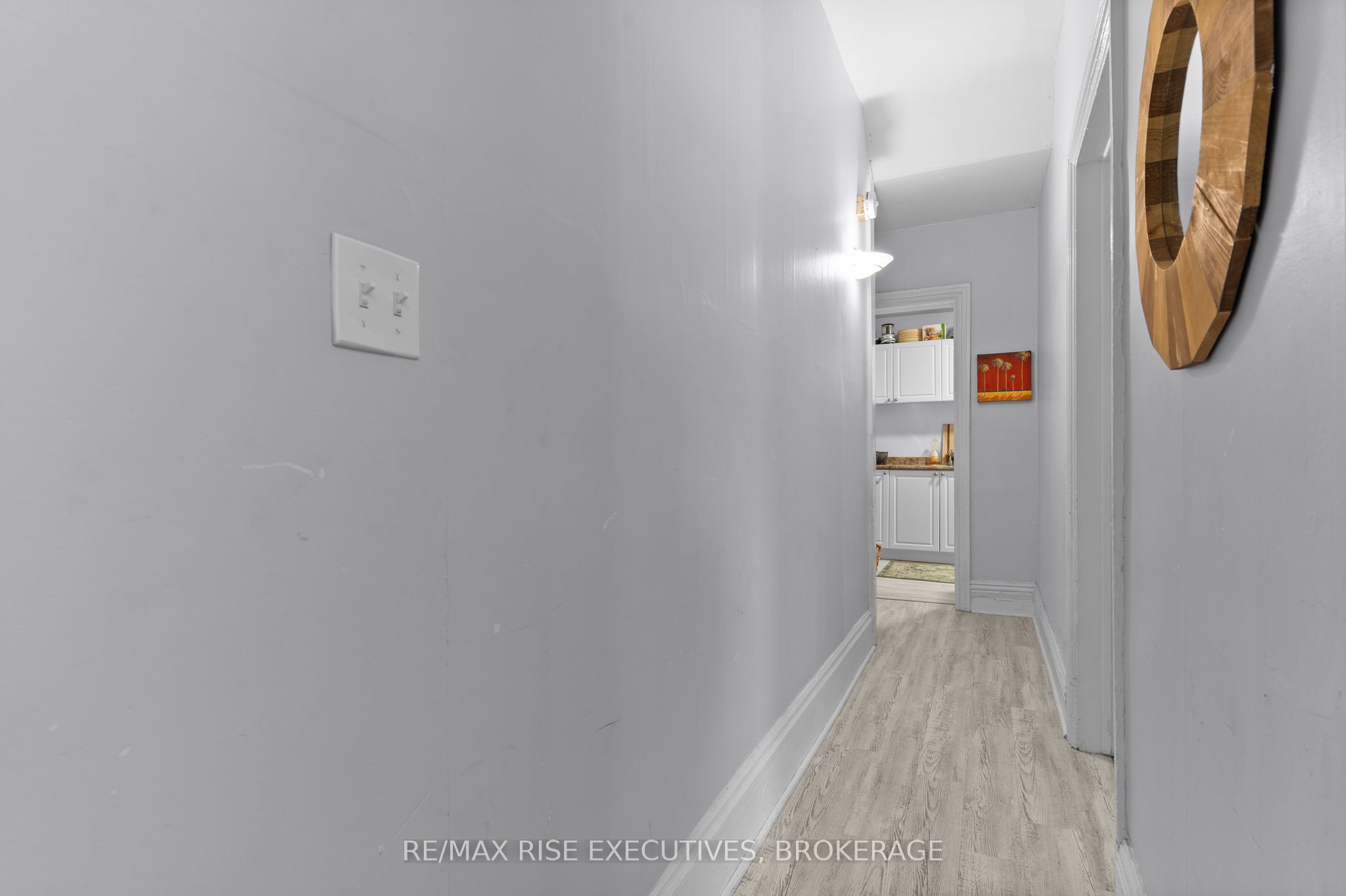 341 Division St Property Photo 4