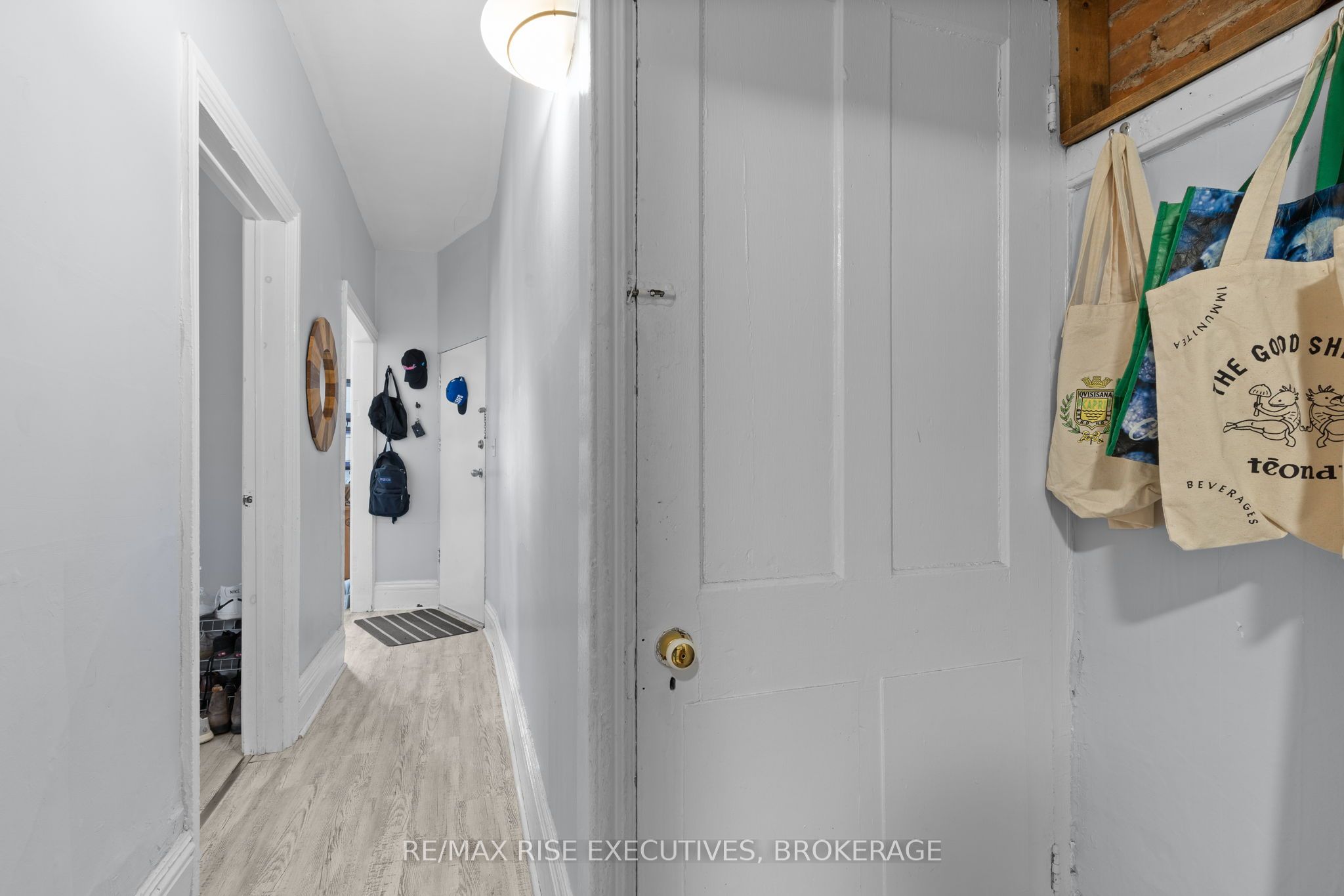 341 Division St Property Photo 5