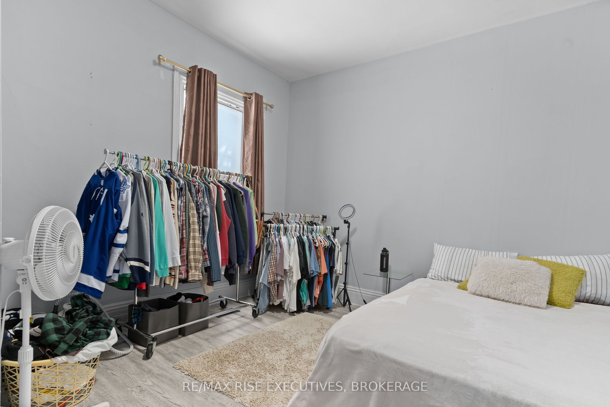 341 Division St Property Photo 8