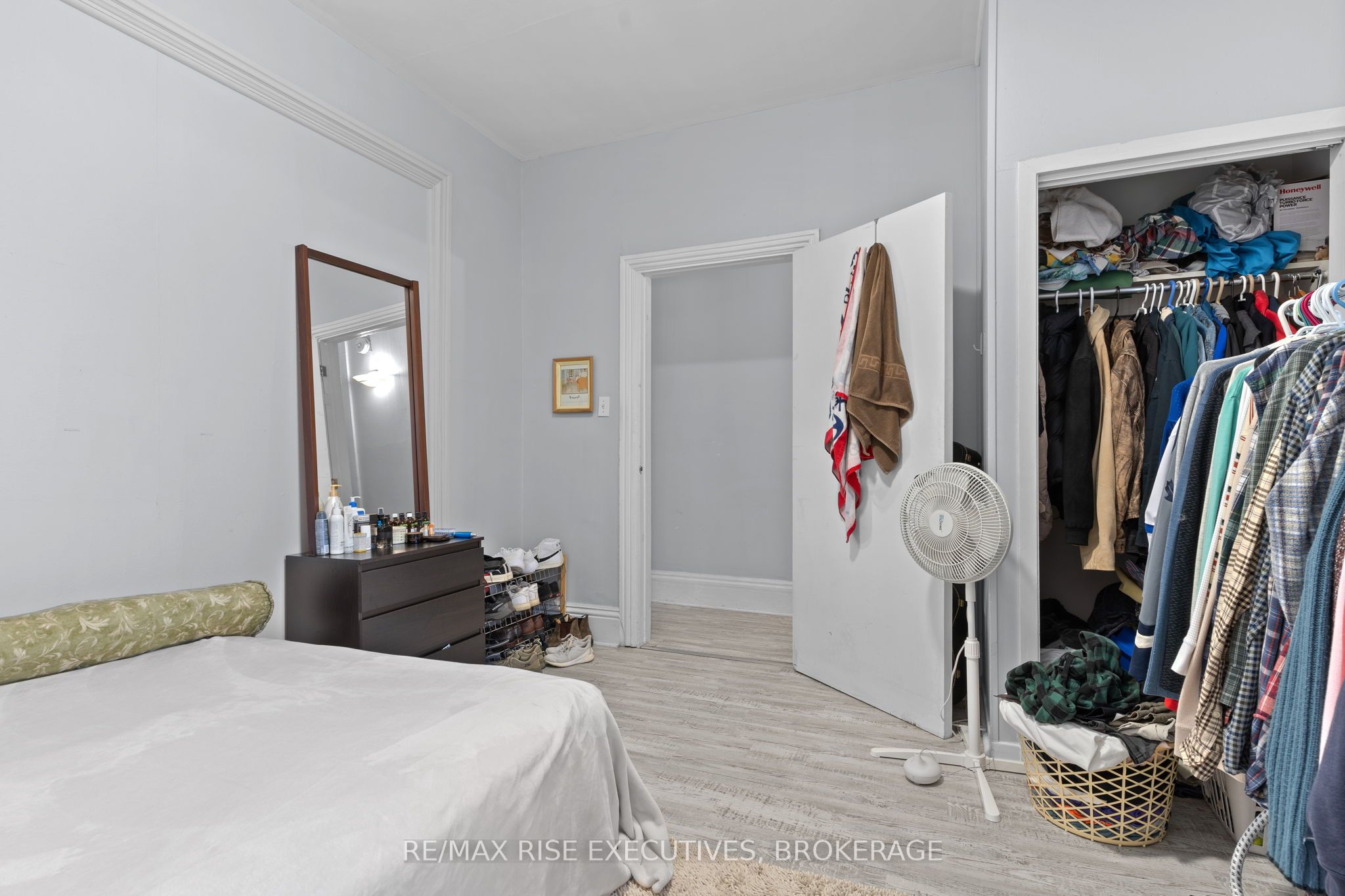 341 Division St Property Photo 9